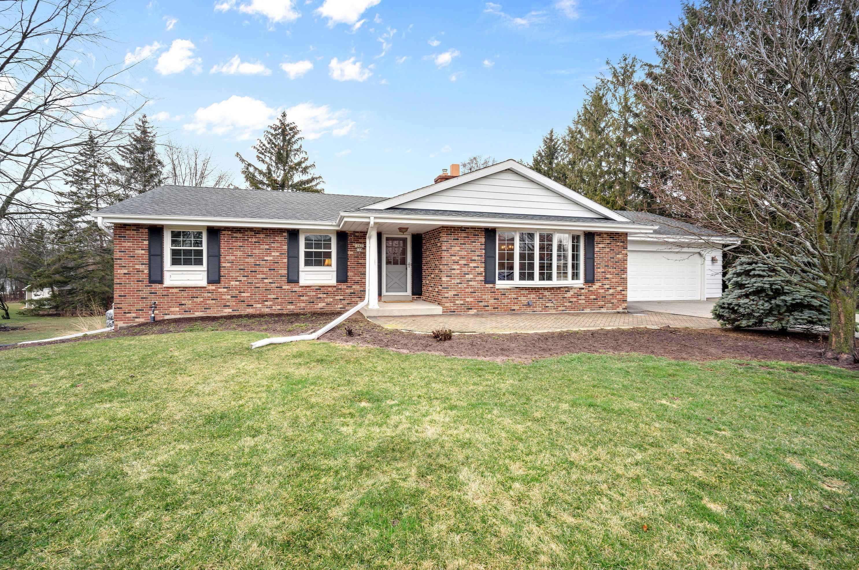 12425 N Emily Ln #15w, Thiensville, WI 53092