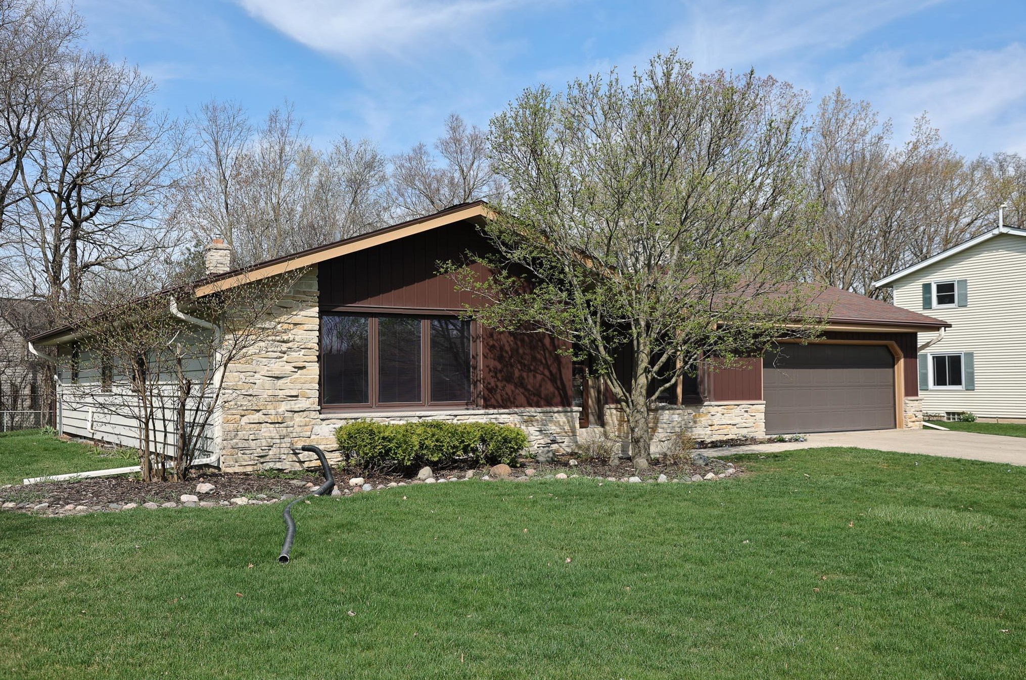 7615 Mission Dr, Hales Corners, WI 53132-1824