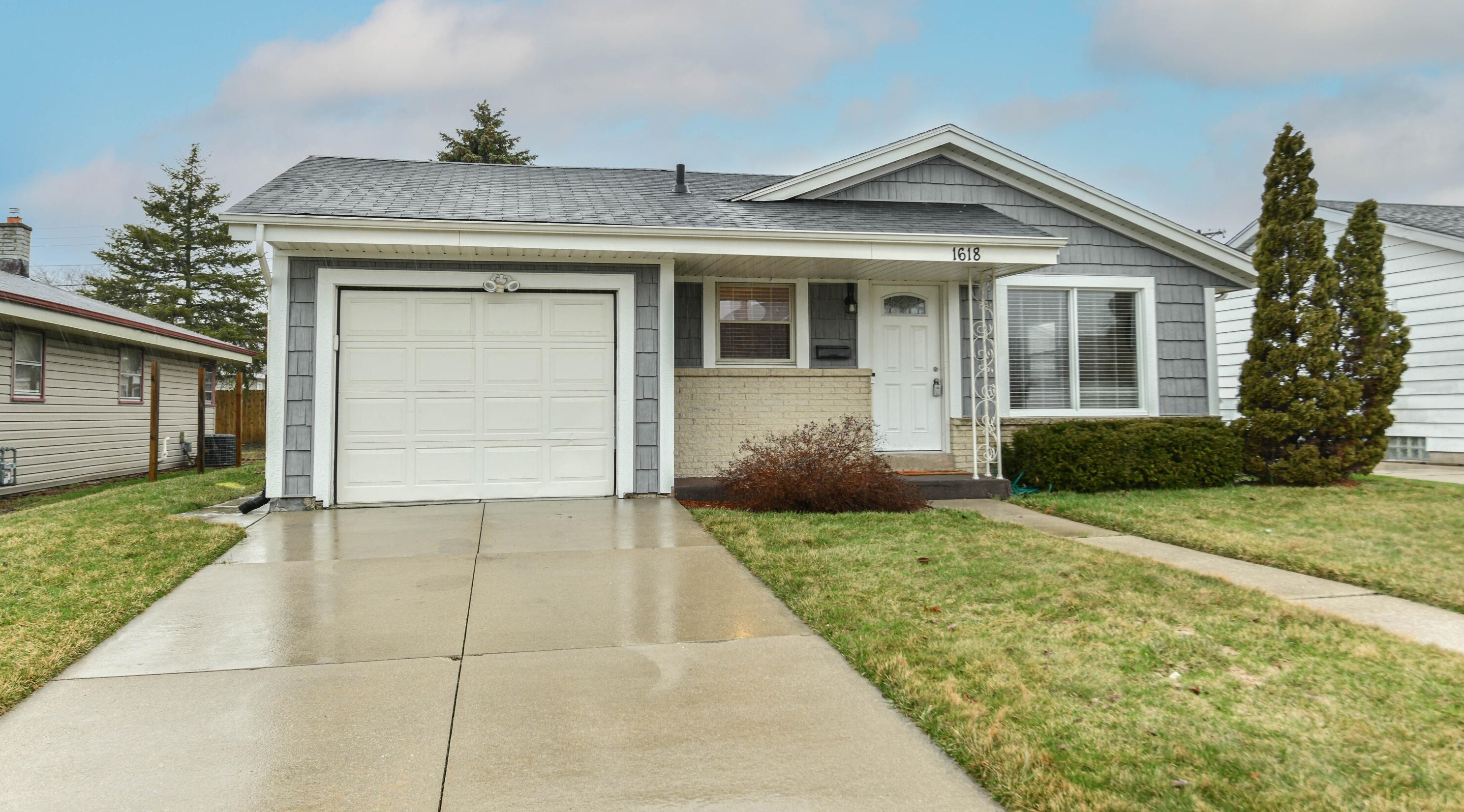 1618 Crab Tree Ln, Racine, WI 53406-4804