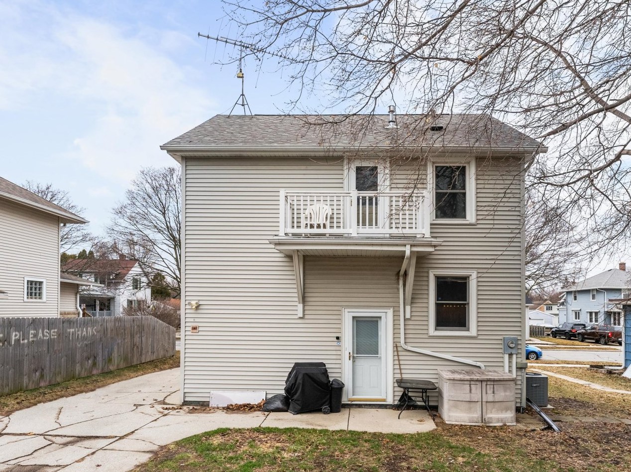 1707 20th St, Sheboygan WI  53081-2206 exterior