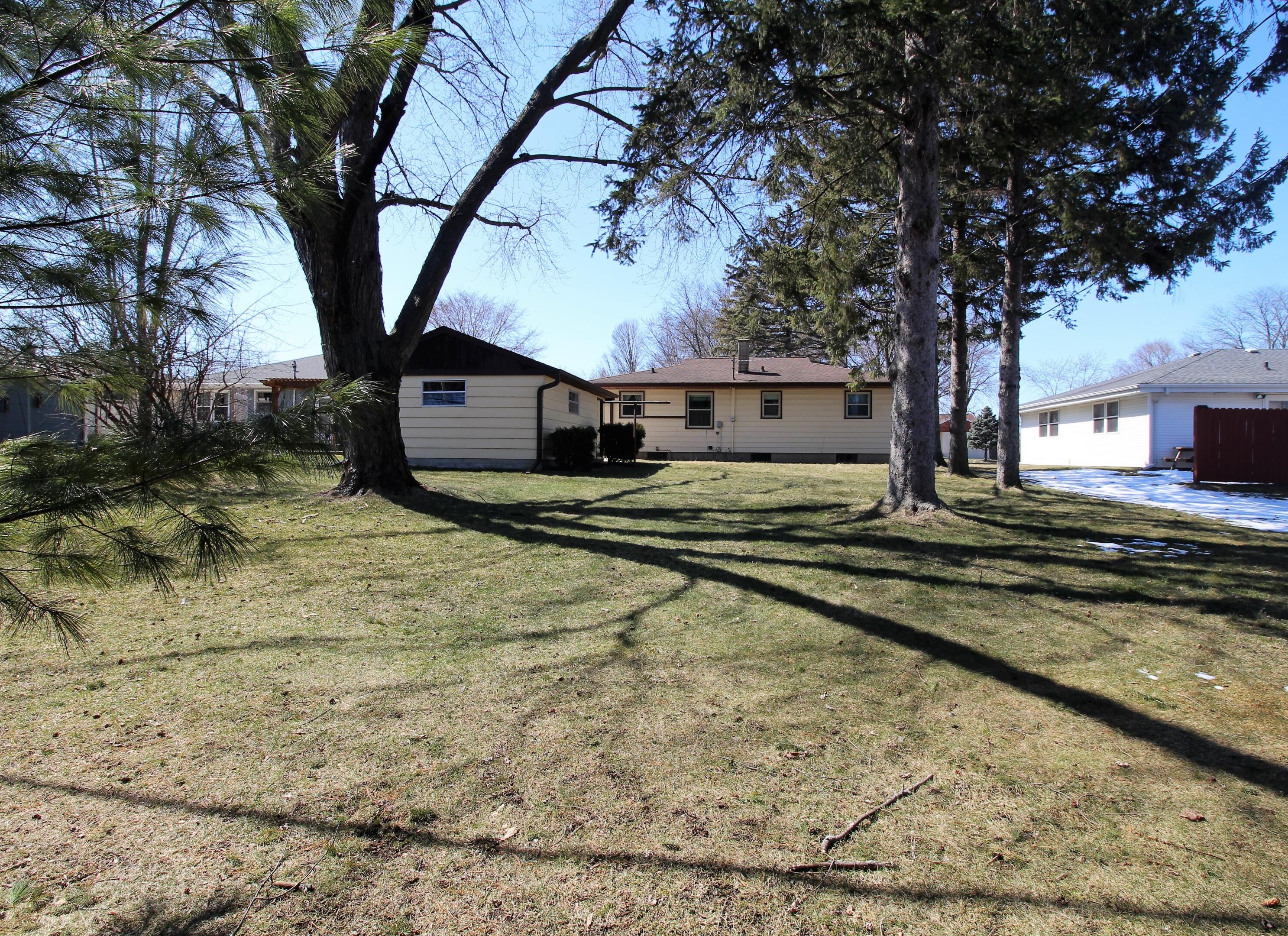 641 James Ct, West Bend, WI 53095