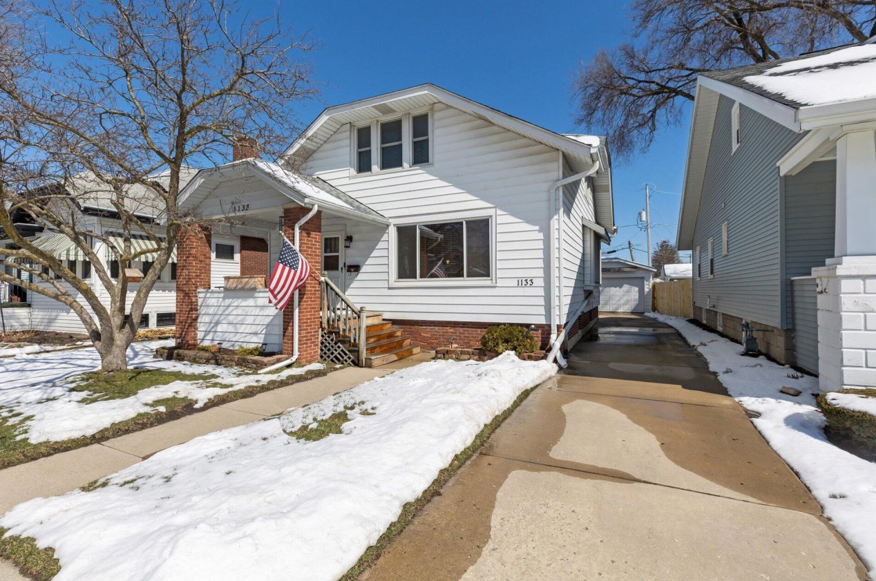 1133 Arthur Ave, Racine WI  53405-2902 exterior