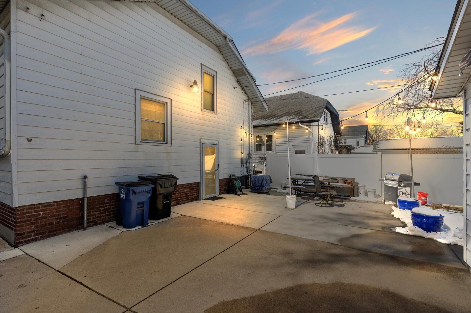 1133 Arthur Ave, Racine WI  53405-2902 exterior