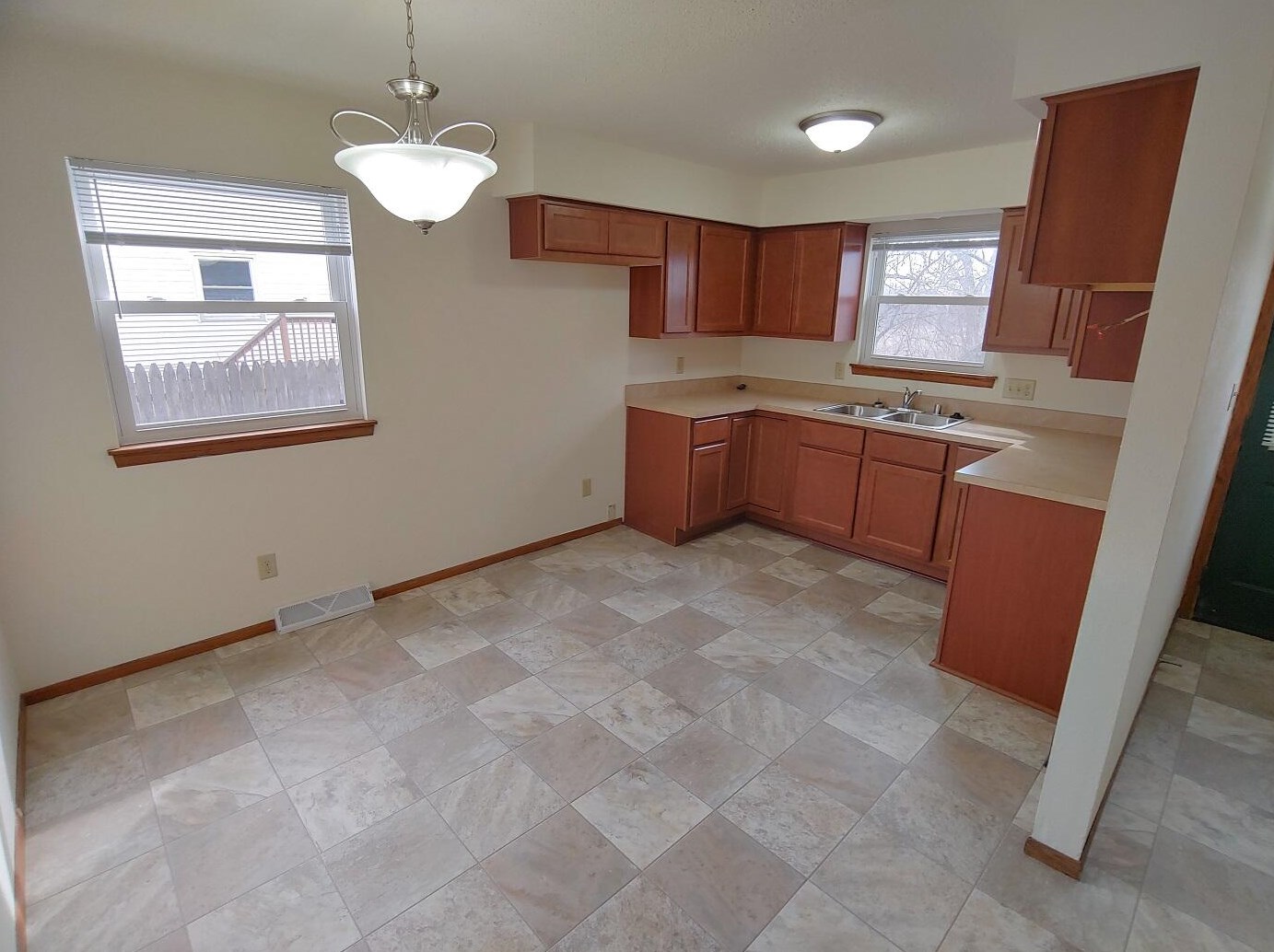 1512 Greencrest Dr #1514, Watertown, WI 53098