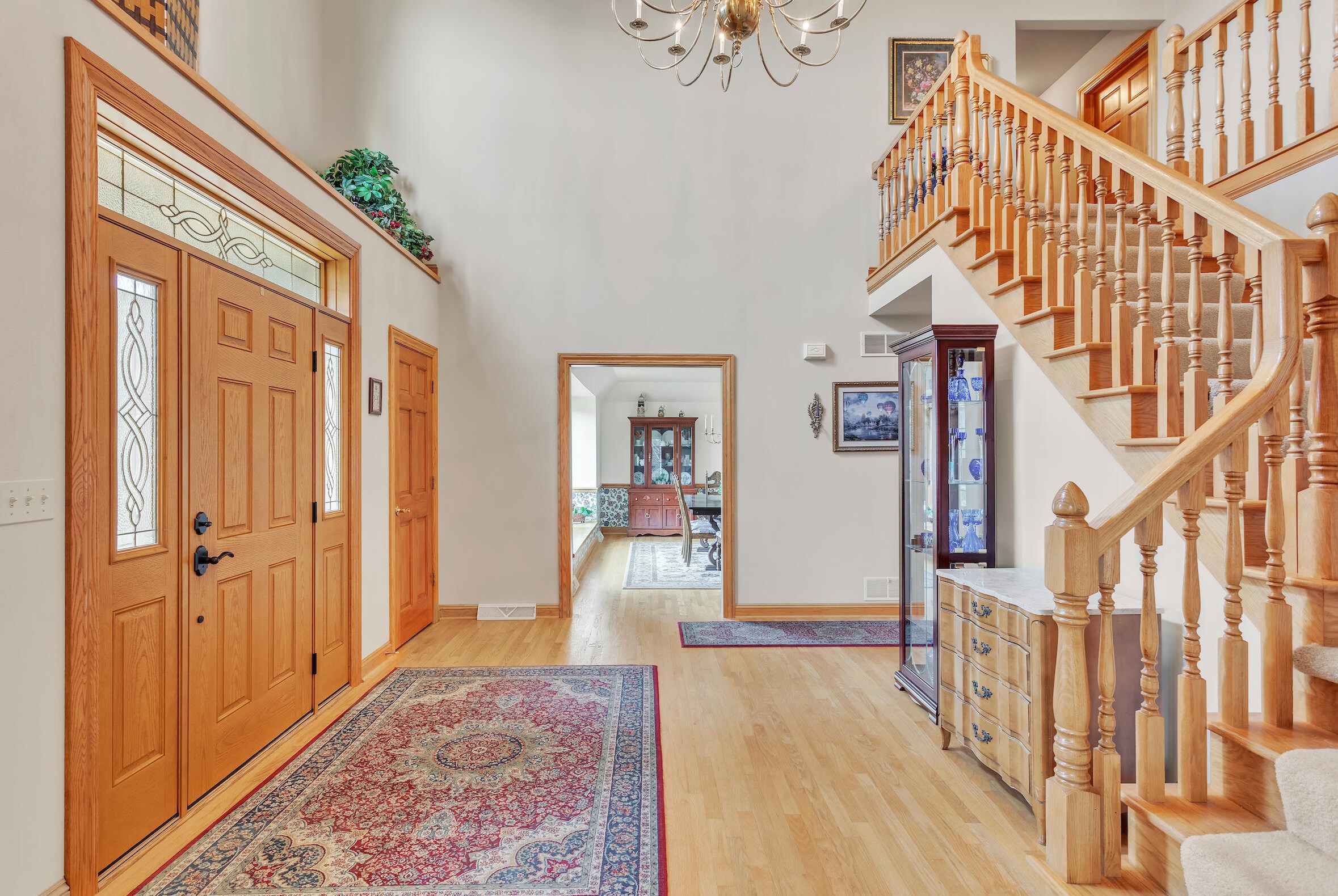 6912 W Lantern Ln, Thiensville, WI 53092