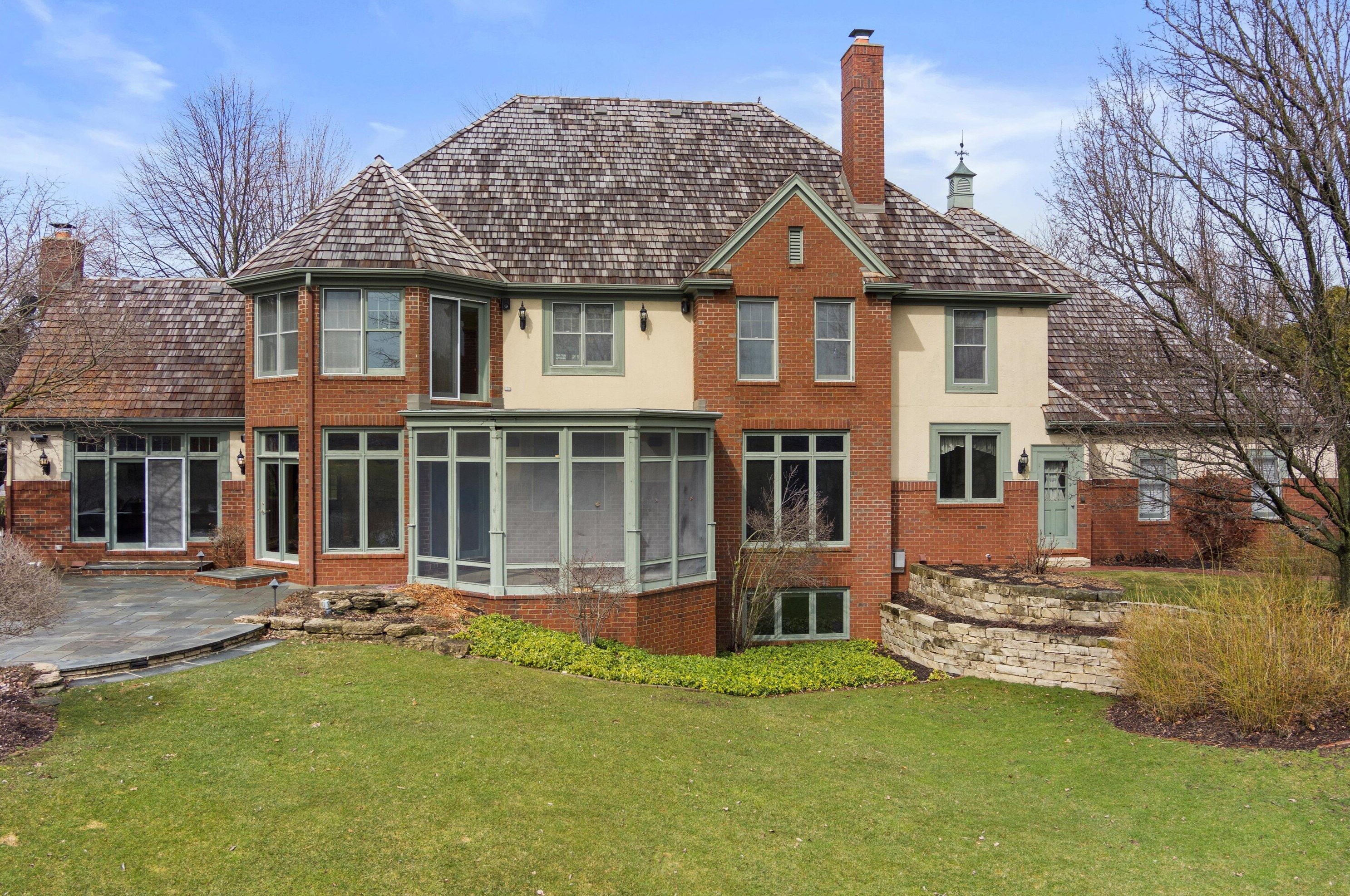 11418 N Canterbury Dr, Thiensville, WI 53092