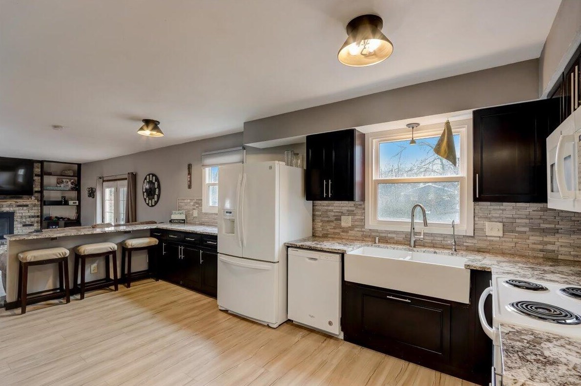 2809 Buckingham Ct, Waukesha, WI 53188