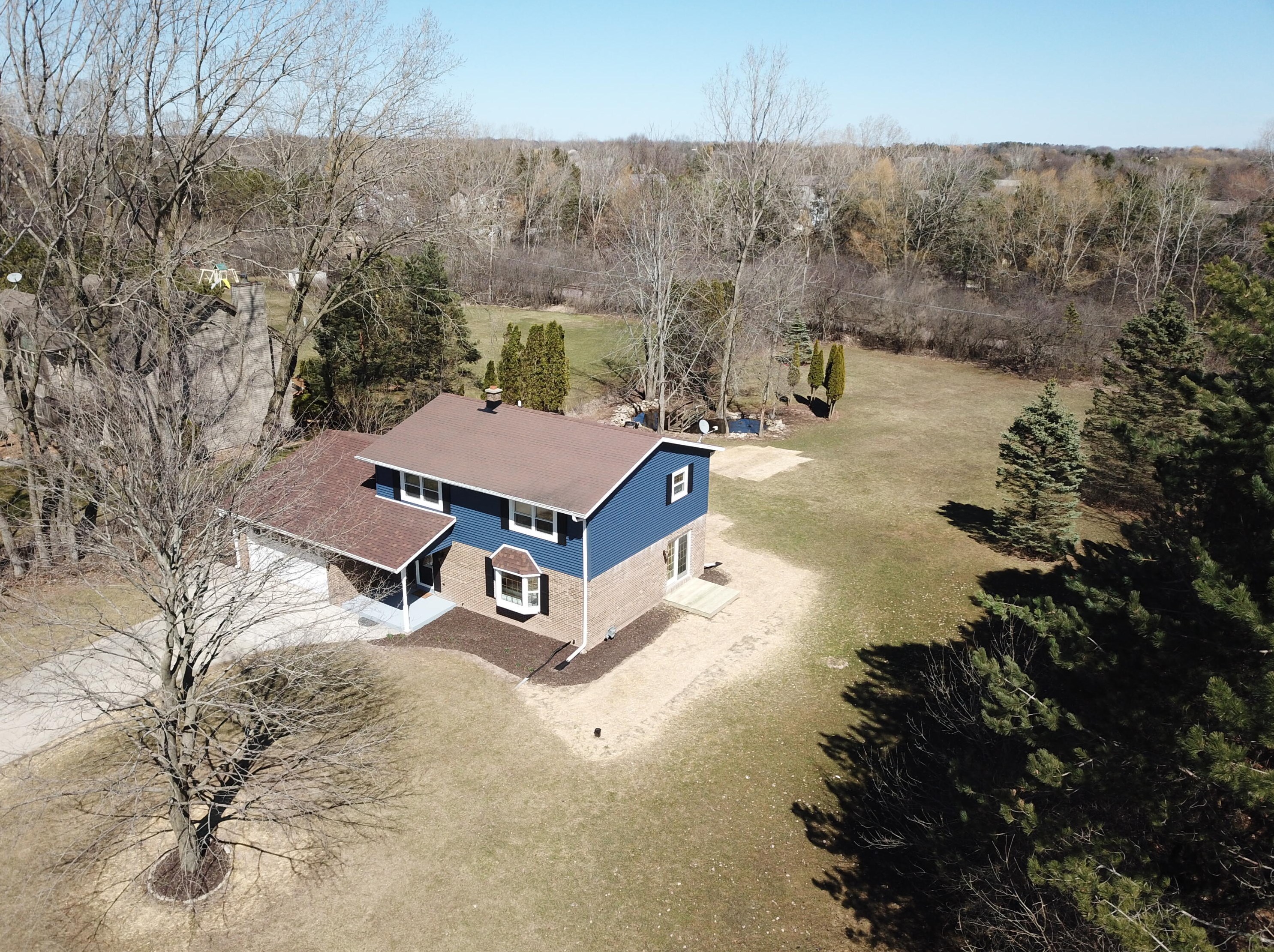 10234 N La Cresta Dr, Thiensville, WI 53092