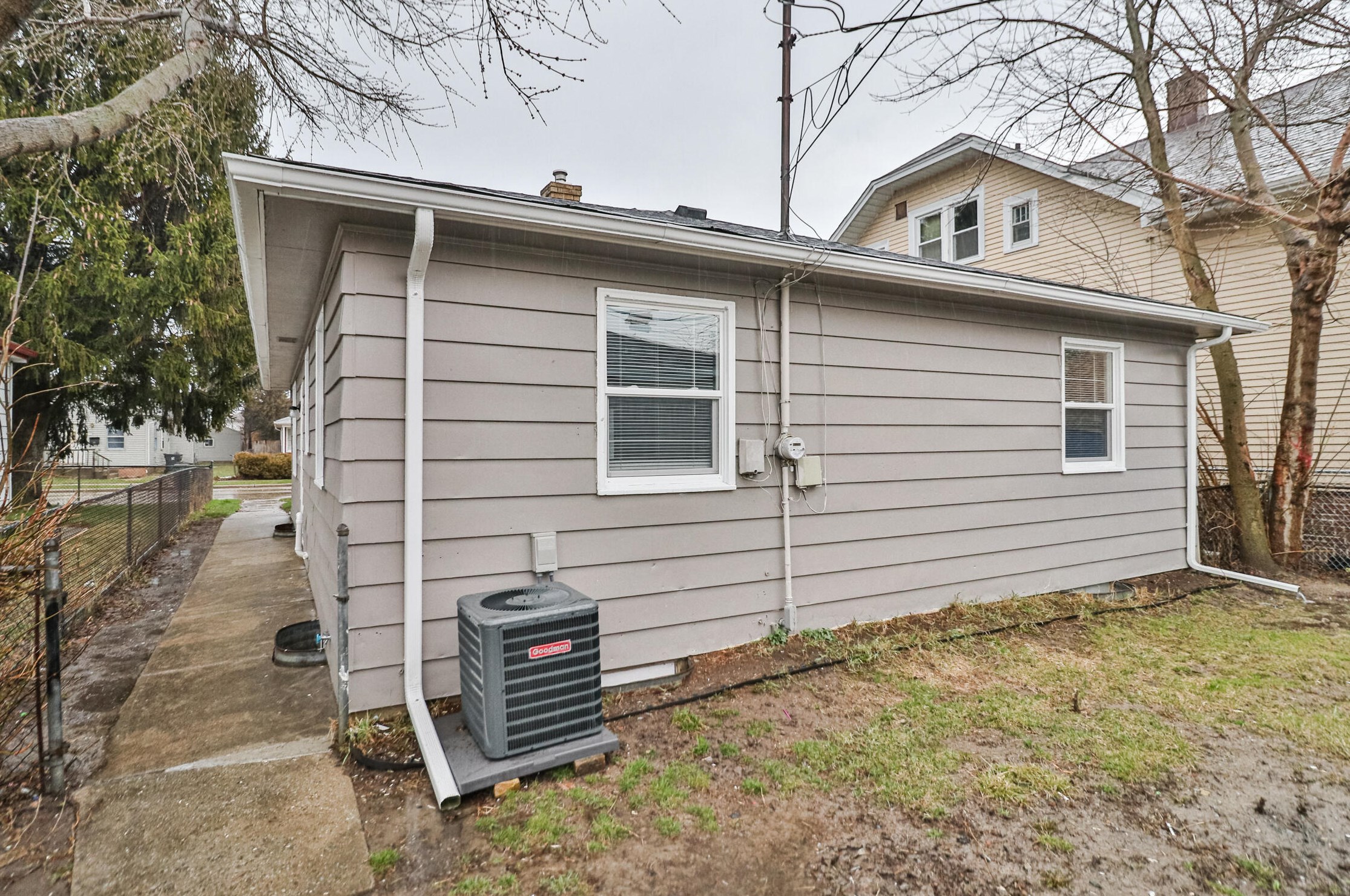2136 Howe St, Racine, WI 53403