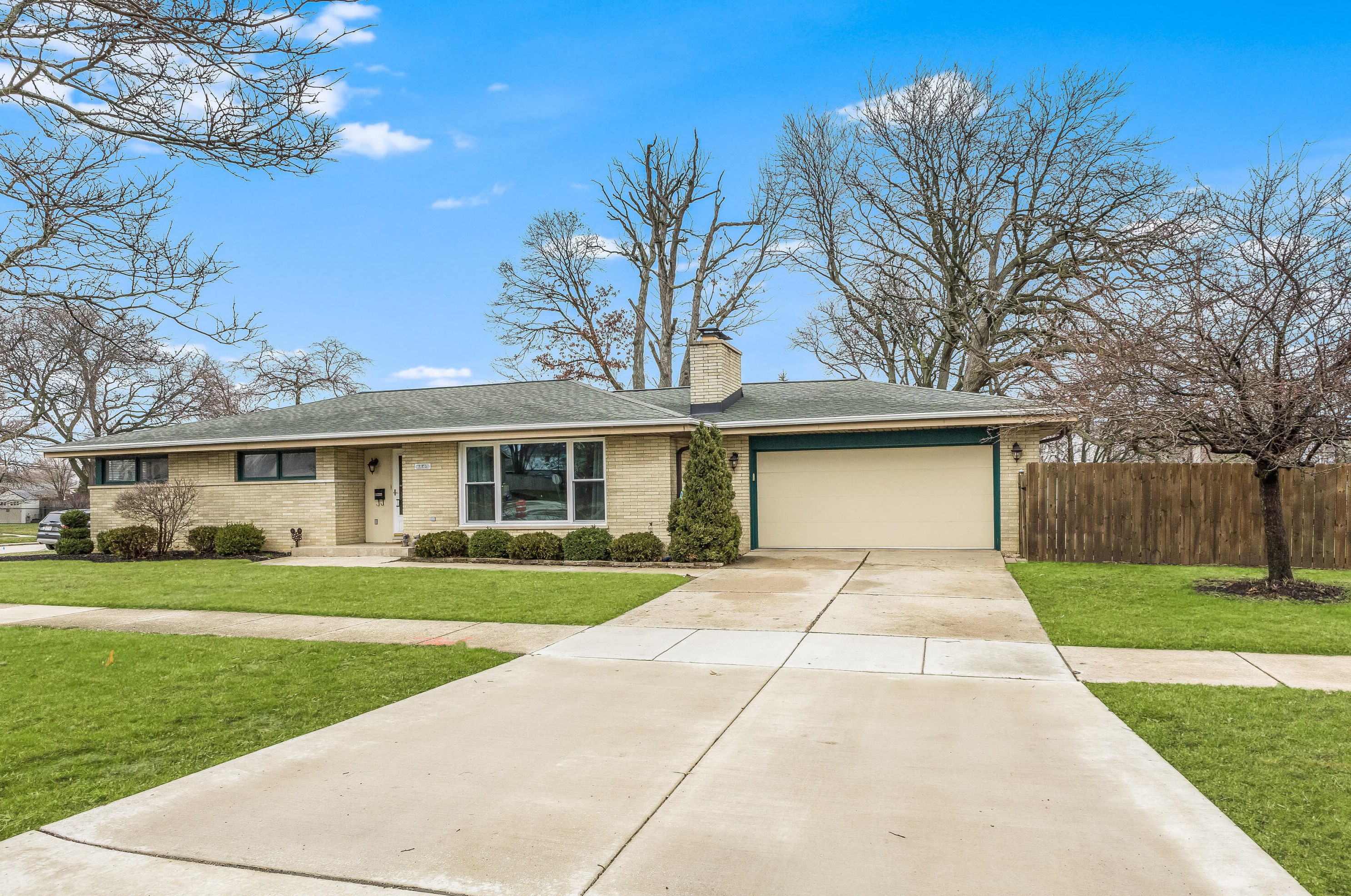 6845 Pershing Blvd, Kenosha, WI 53142