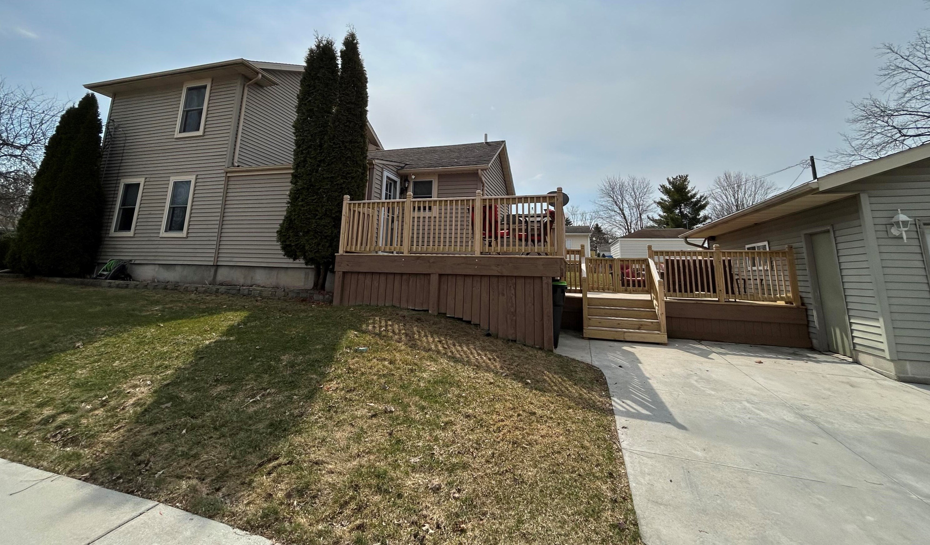 657 First St, Hartford, WI 53027-1207