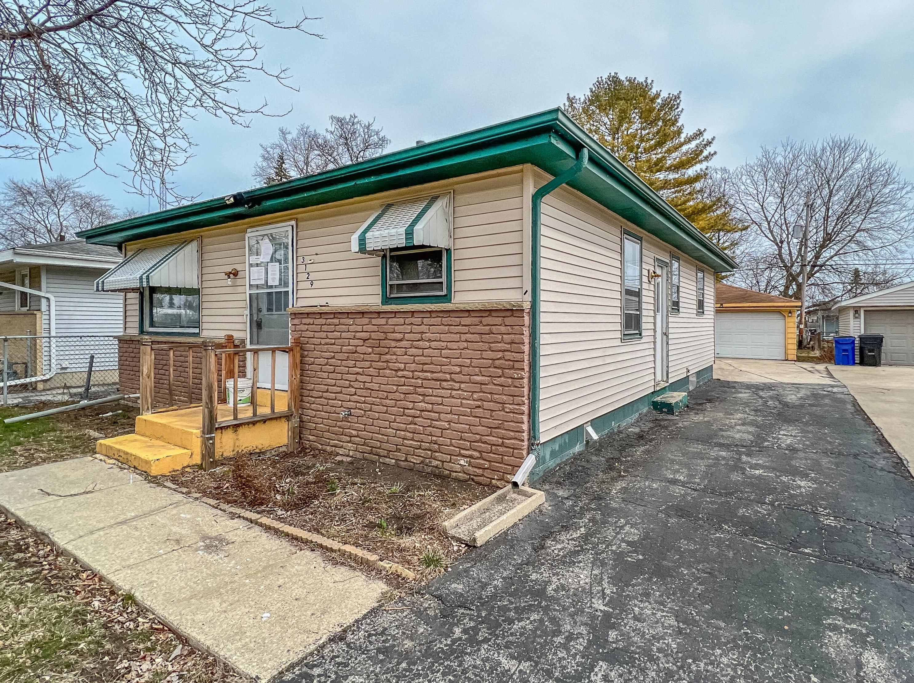 3129 Kearney Ave, Racine, WI 53403-3539