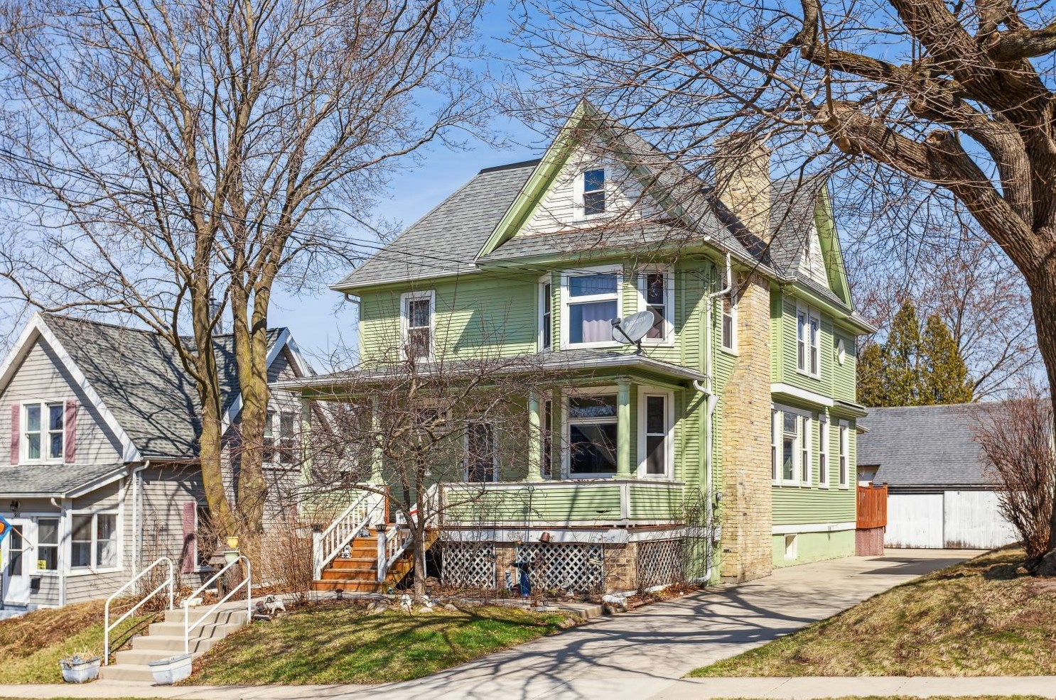 360 Midland Ave, Hartford, WI 53027-1028