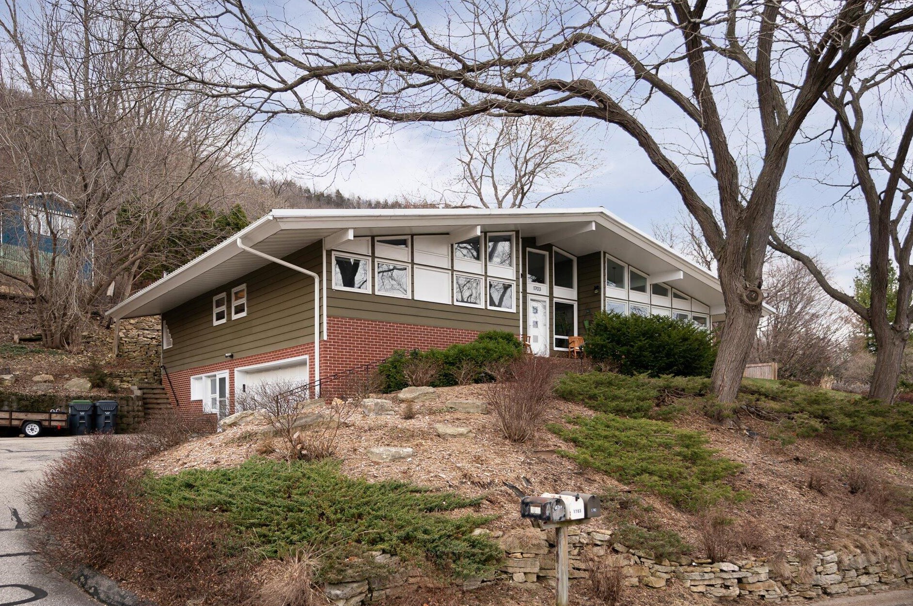 1703 Sunset Dr, La Crosse, WI 54601