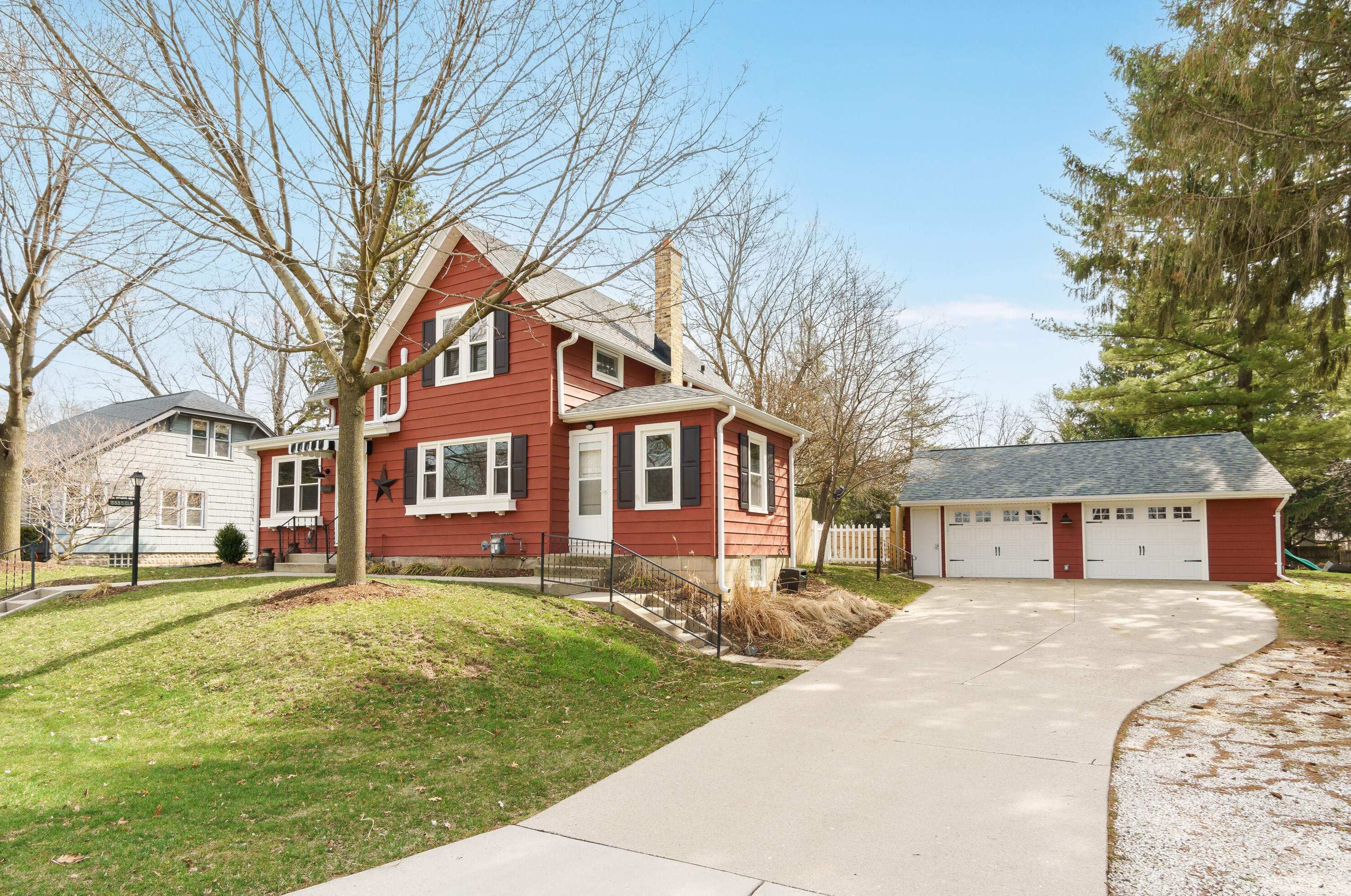 333 S Elm St, Oconomowoc, WI 53066
