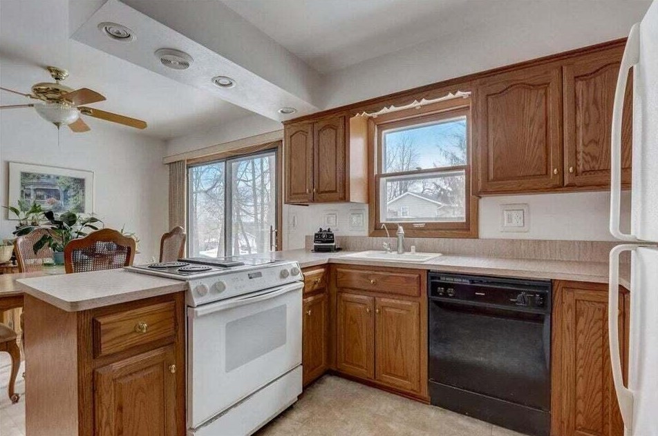 540 Forest Ct, Brookfield, WI 53045