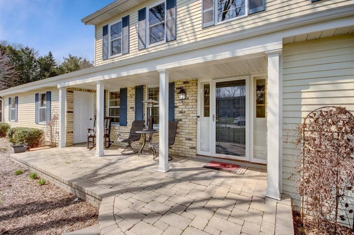 1365 Poplar Ridge Ct, Brookfield, WI 53045