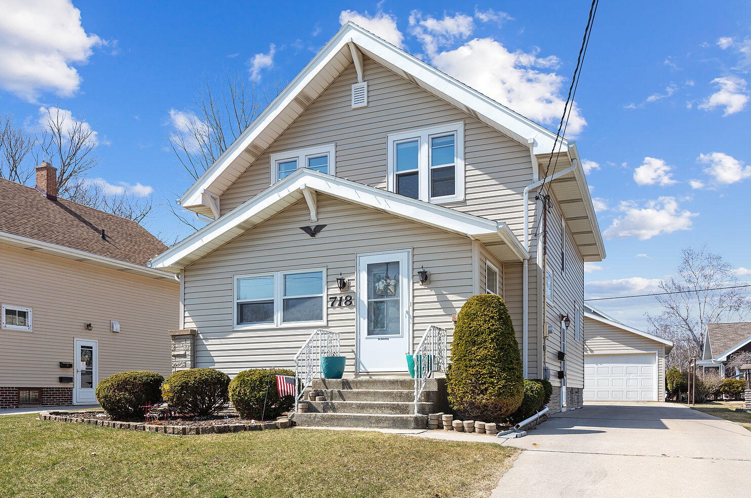 718 S 25th St, Manitowoc, WI 54220