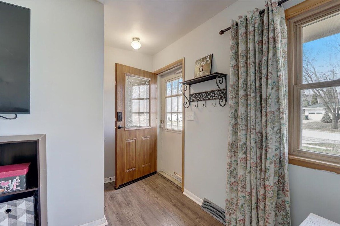 547 S 17th Ave, West Bend, WI 53095