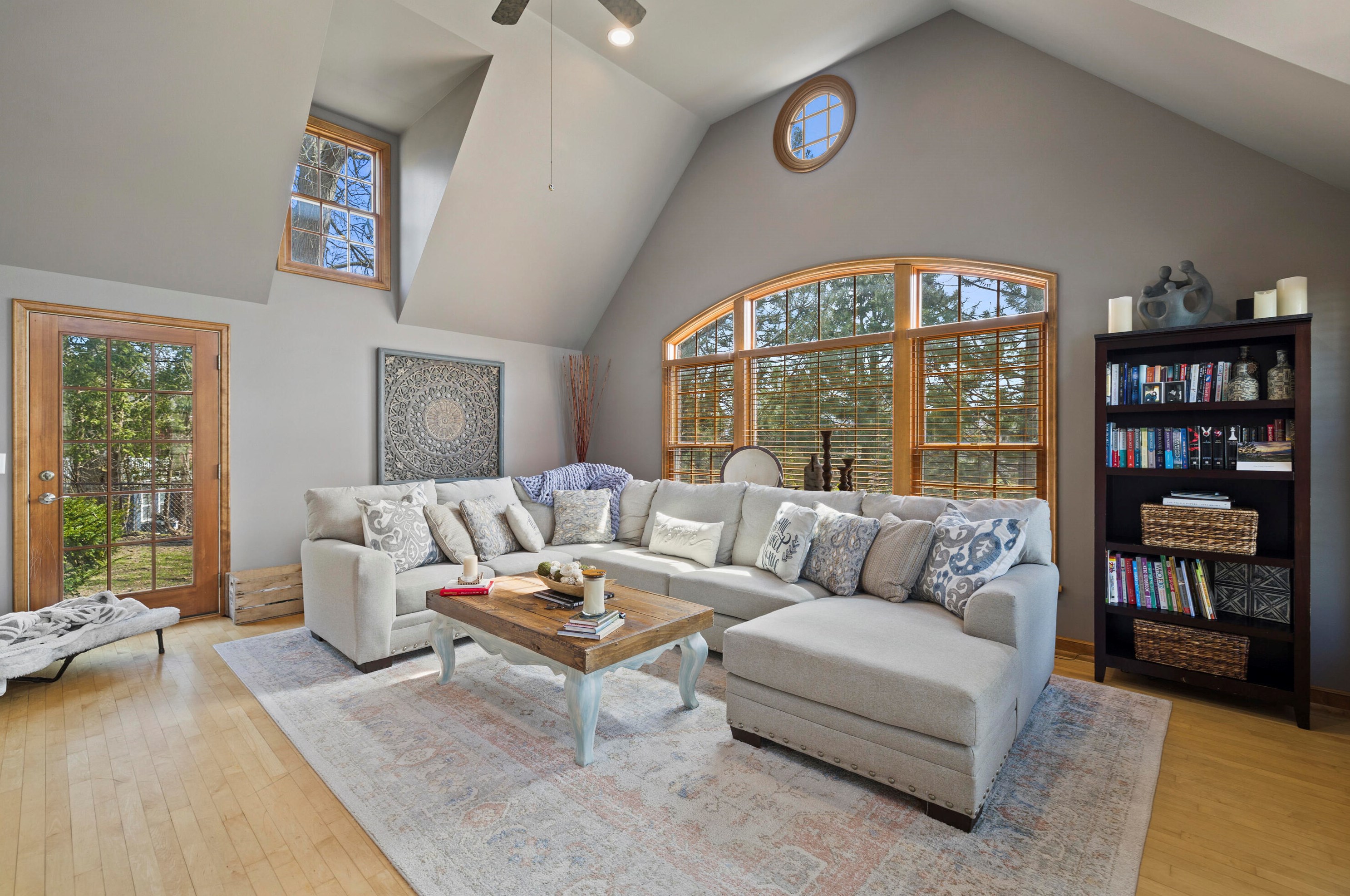555 Highlandview Dr, West Bend, WI 53095