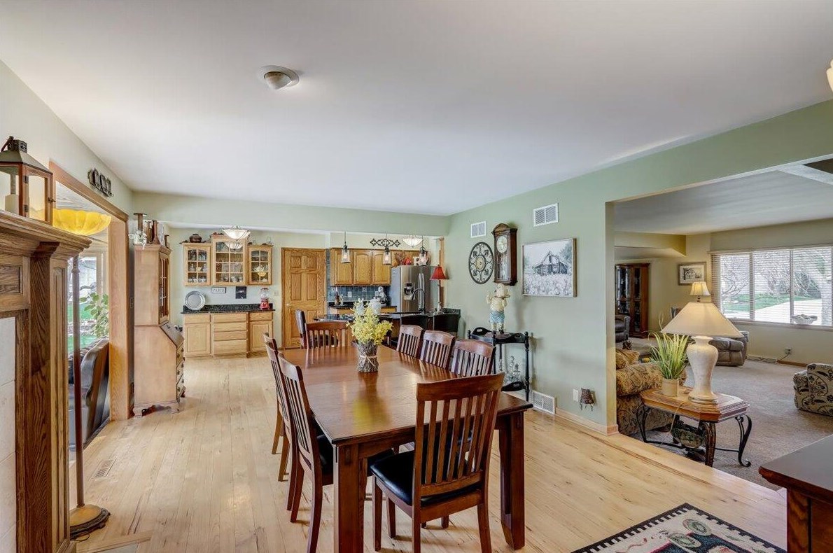 8833 Greenhill Ln, Greendale, WI 53129
