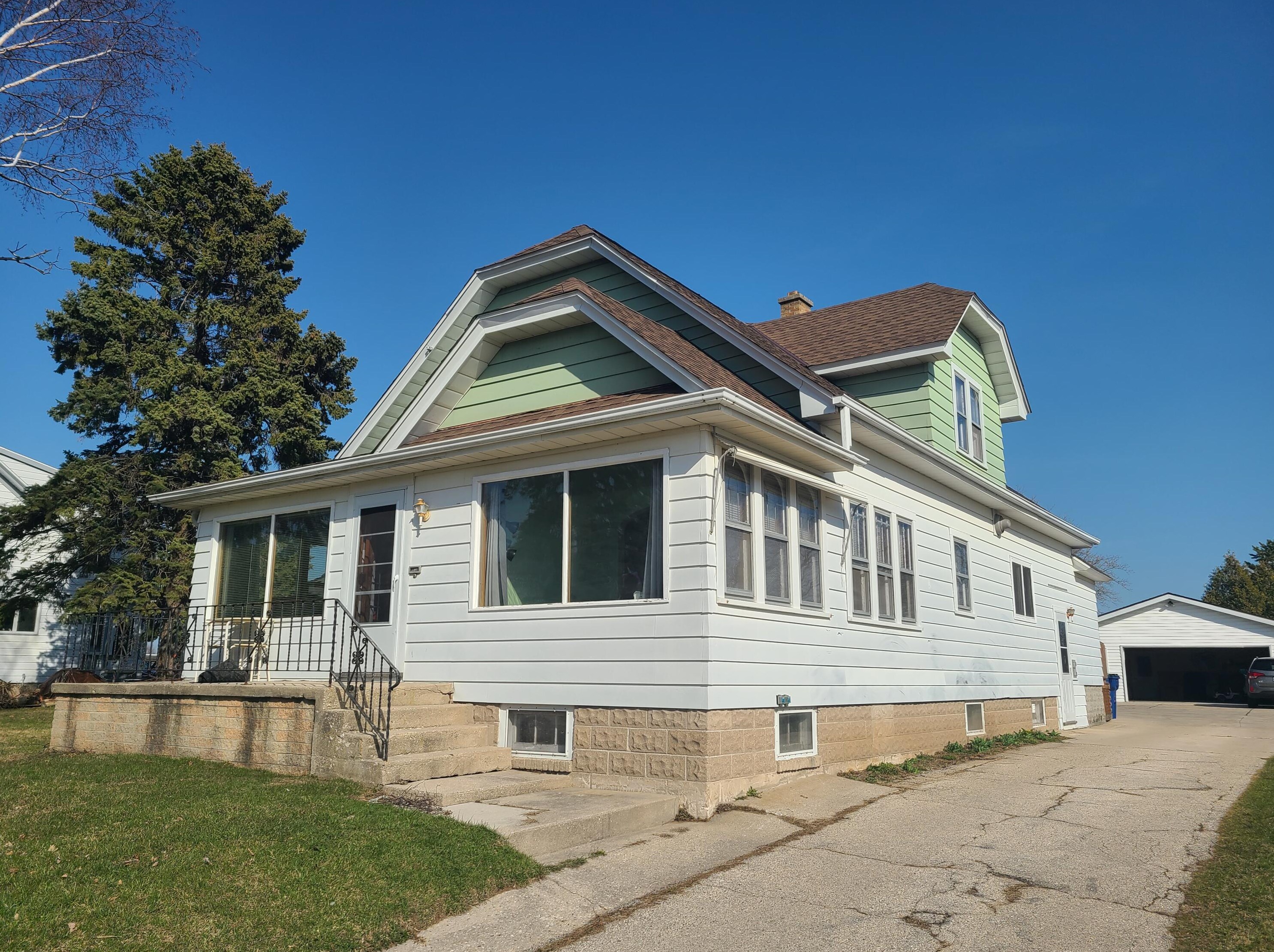 726 Spring St, Port Washington, WI 53074-2334