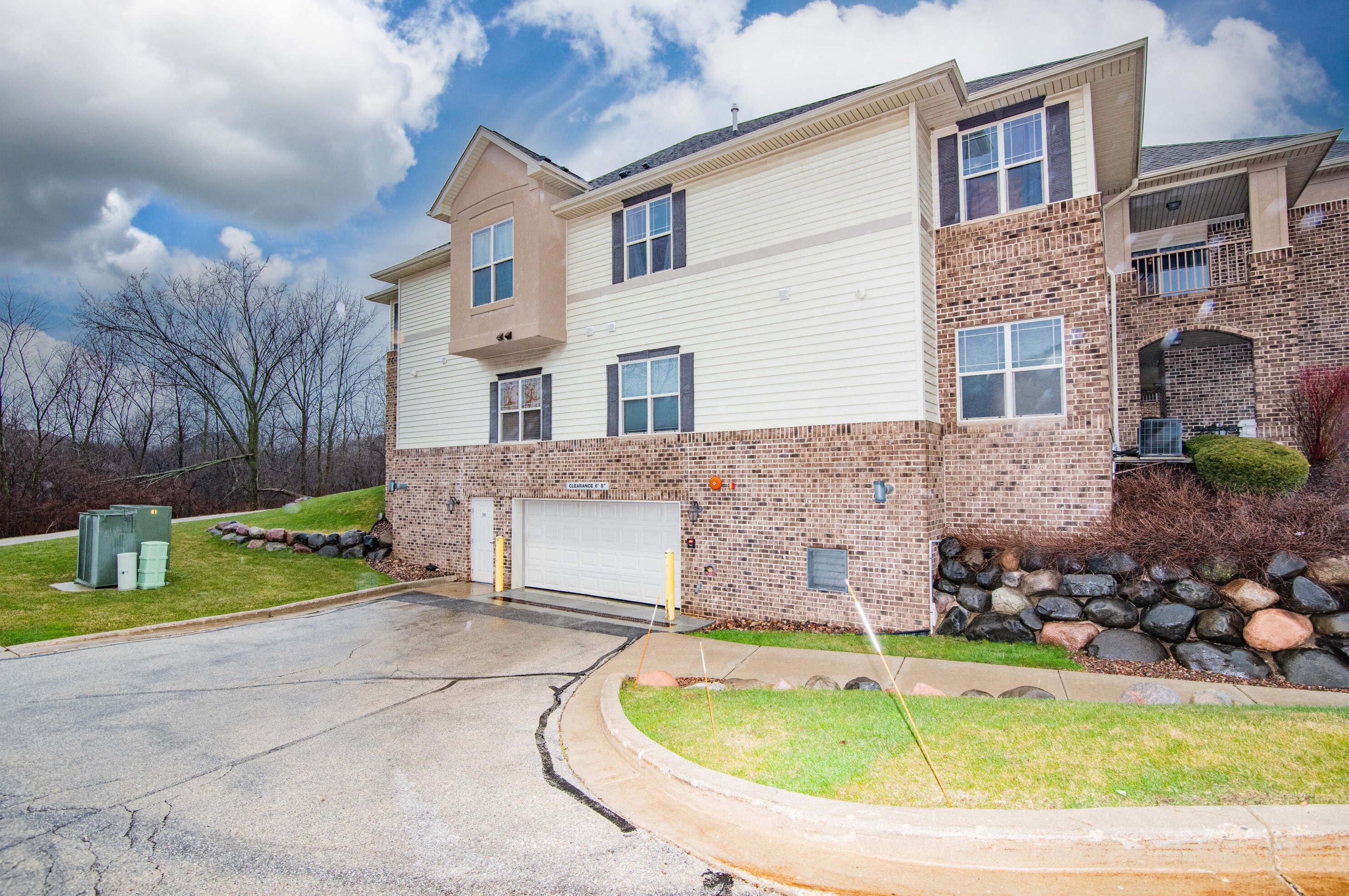 3101 W Drexel Ave #210, Hales Corners, WI 53132