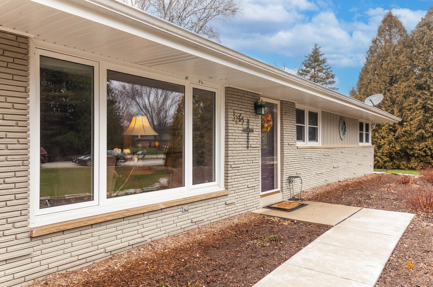 3265 Hillcrest Dr, Brookfield, WI 53045-1529