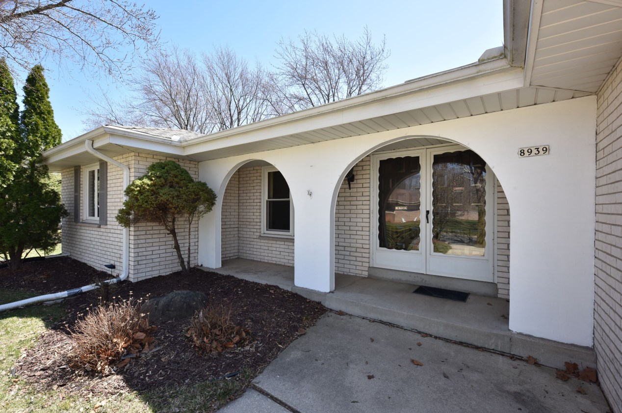 8939 Dogwood St, Milwaukee, WI 53224-4015