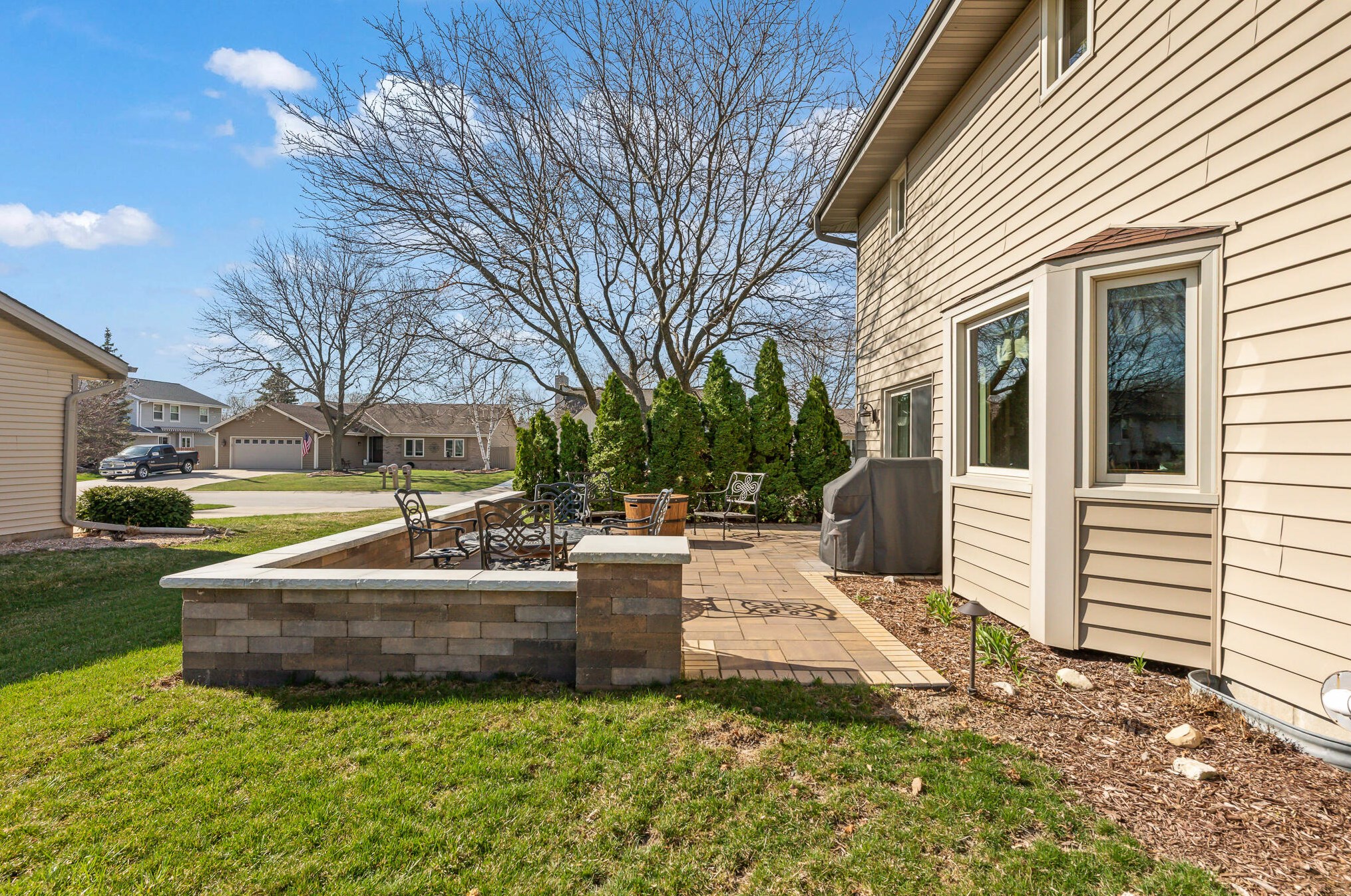 4410 S Deerwood Dr, Waukesha, WI 53151