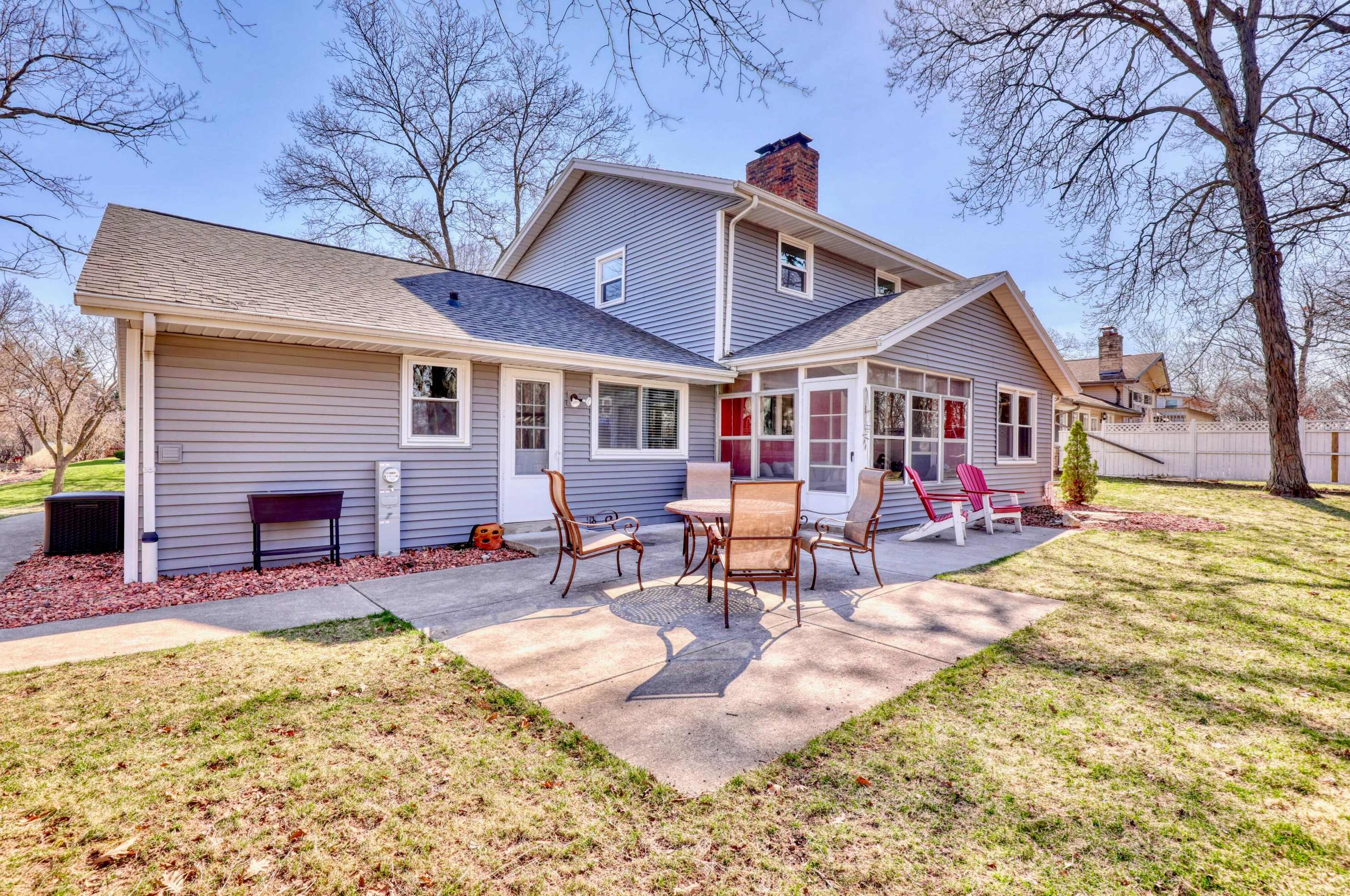 1608 Garfield Ave, Waukesha, WI 53189
