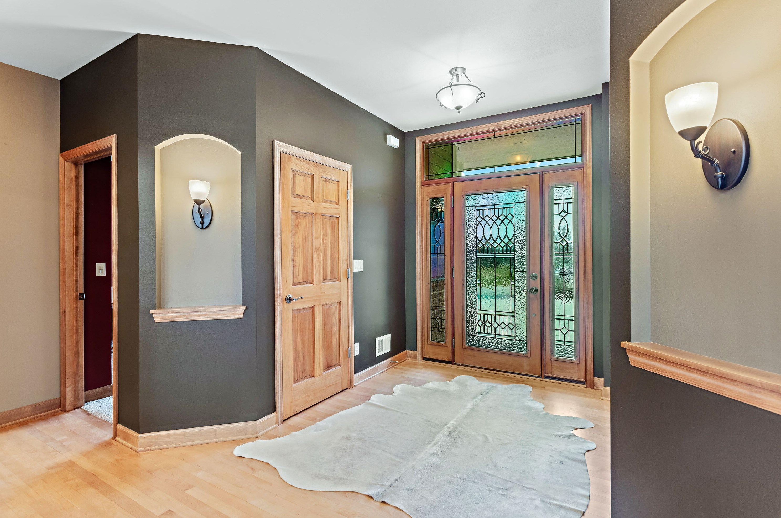 3252 Creekwood Cir, Jackson, WI 53037