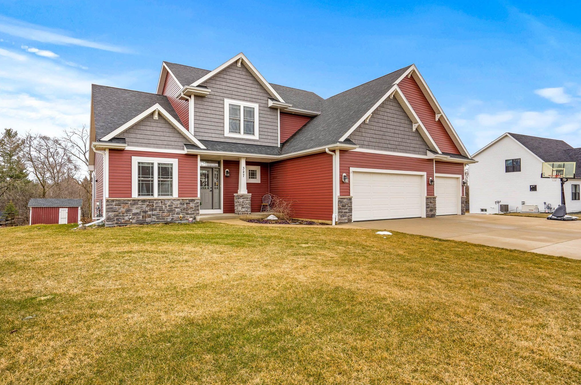 327 Appletree Ln, Eagle, WI 53119