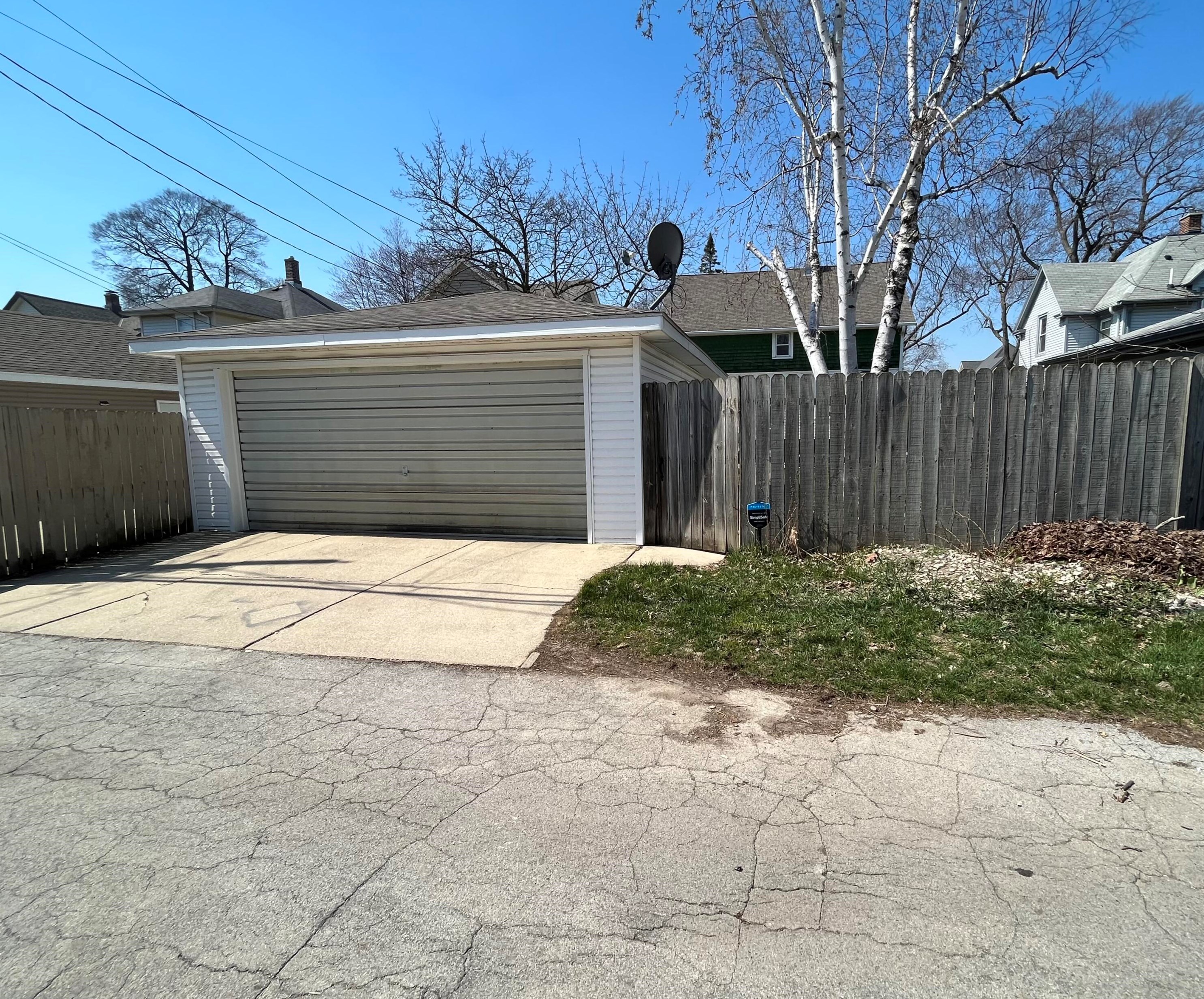 1515 Flett Ave, Racine WI  53405-5041 exterior