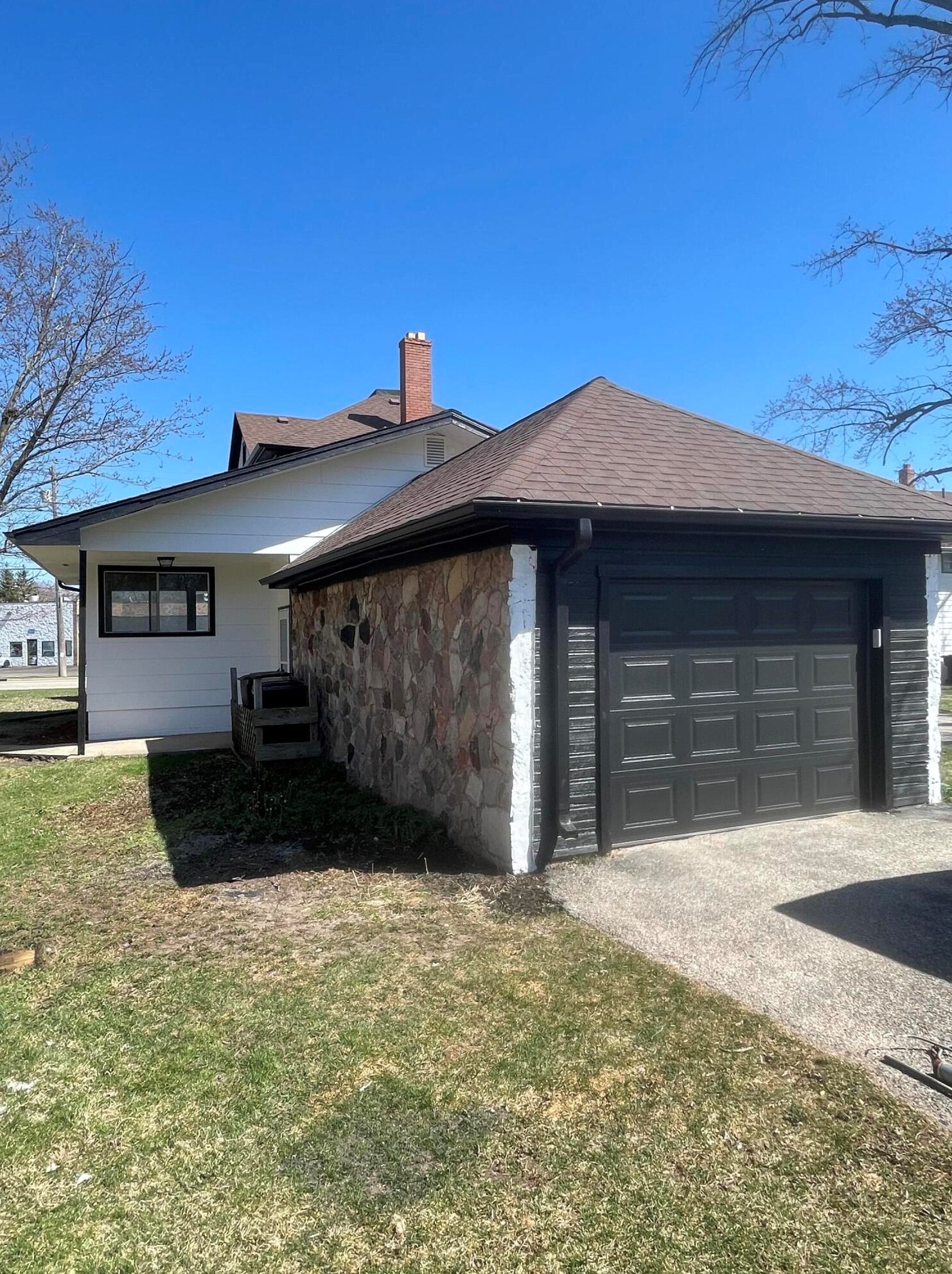 105 N Main St, North Prairie, WI 53153