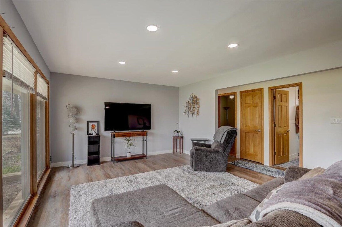 14306 W Gatewood Dr, Waukesha, WI 53151
