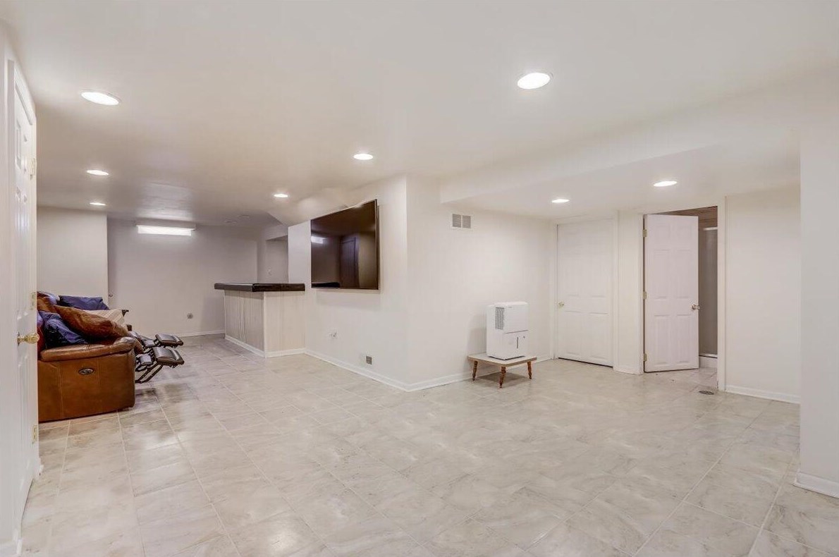 6441 Alberta Ct, Milwaukee WI  53217-4018 exterior