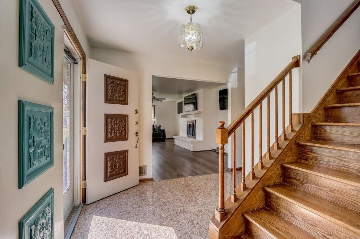 6441 Alberta Ct, Milwaukee WI  53217-4018 exterior
