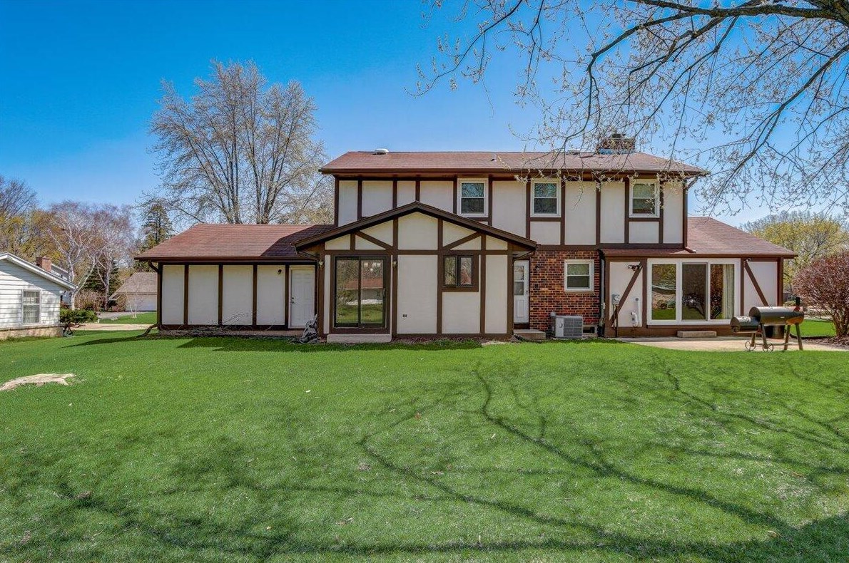 6441 Alberta Ct, Milwaukee WI  53217-4018 exterior