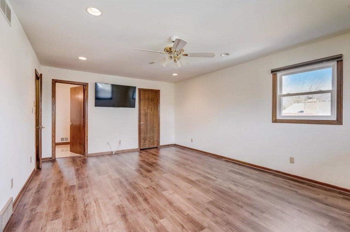 6441 Alberta Ct, Milwaukee WI  53217-4018 exterior