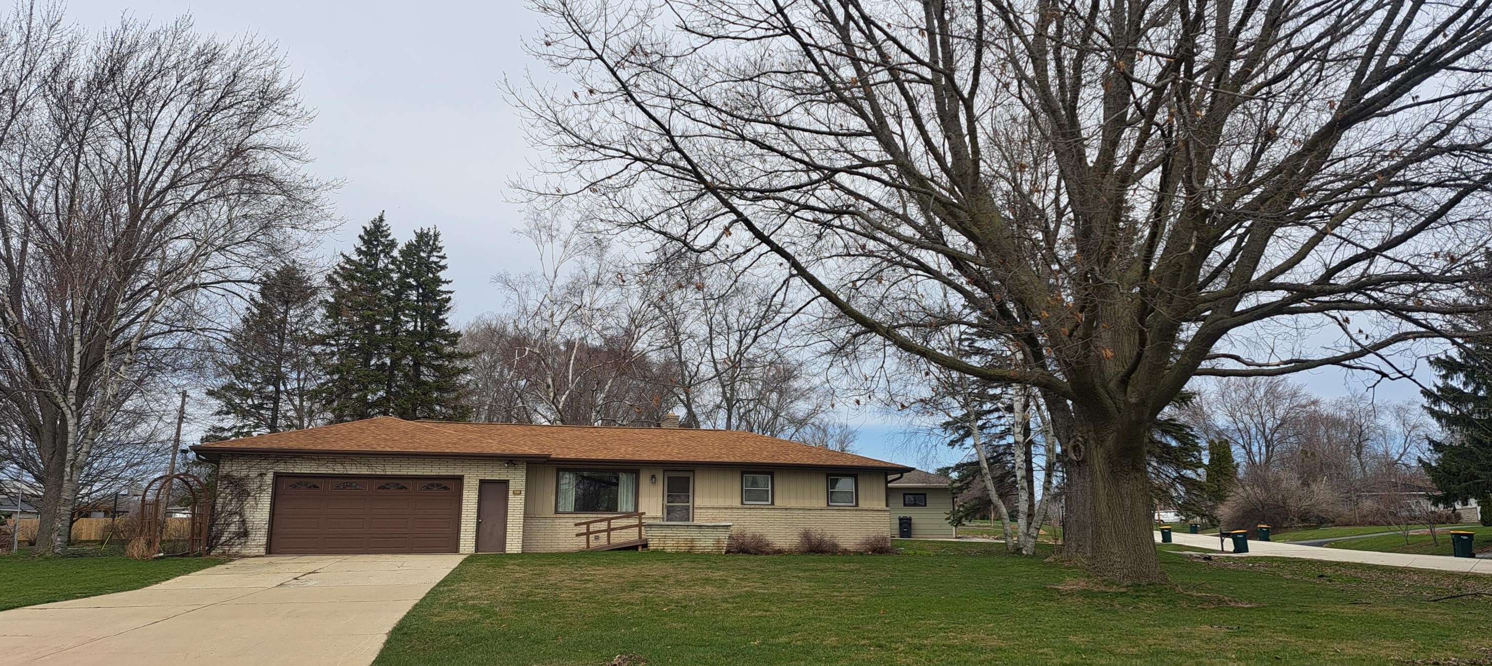 10671 Austin St, Oak Creek, WI 53154-6403