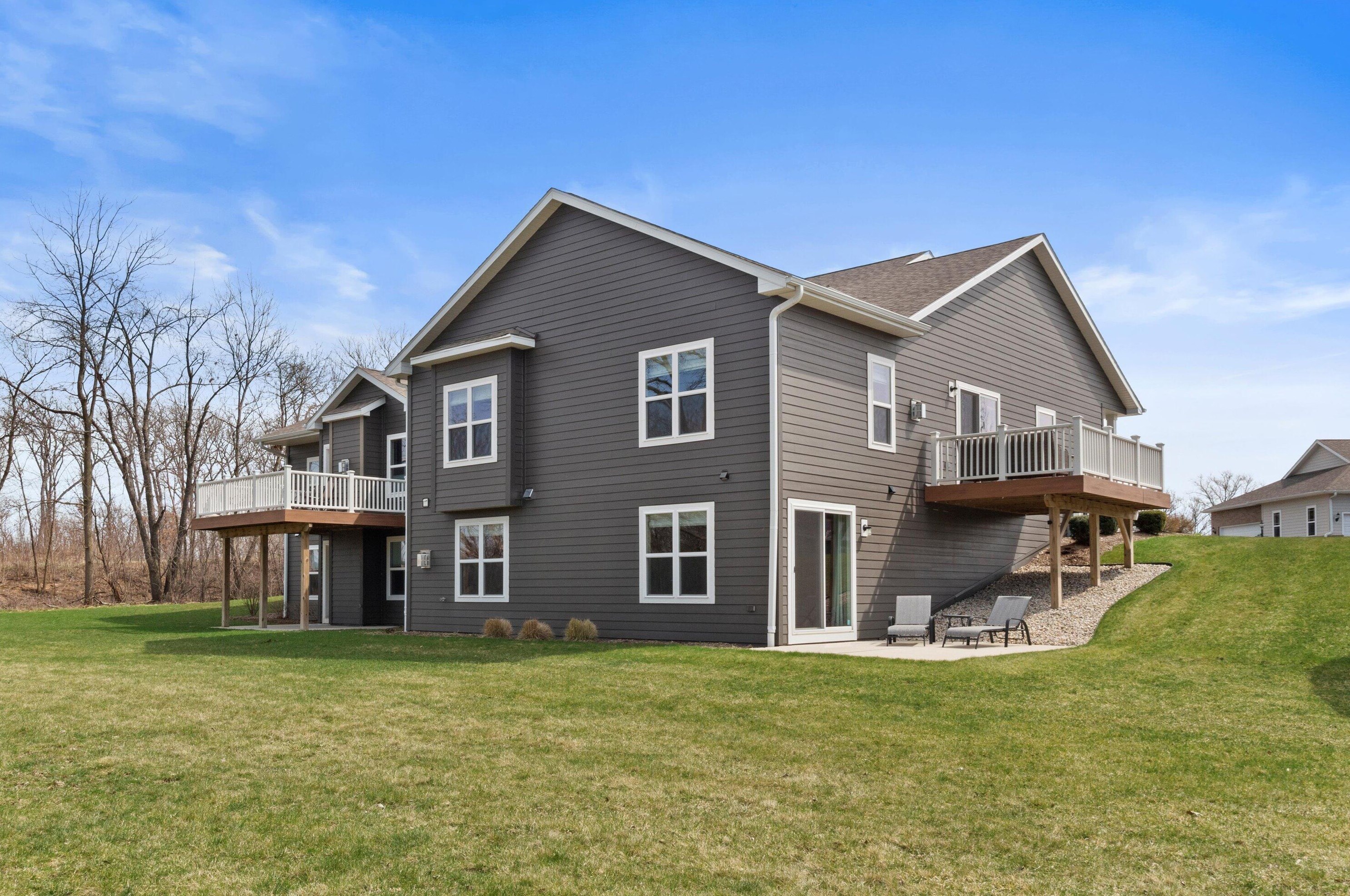253 Oak Hill Cir, Lyons, WI 53105-7240