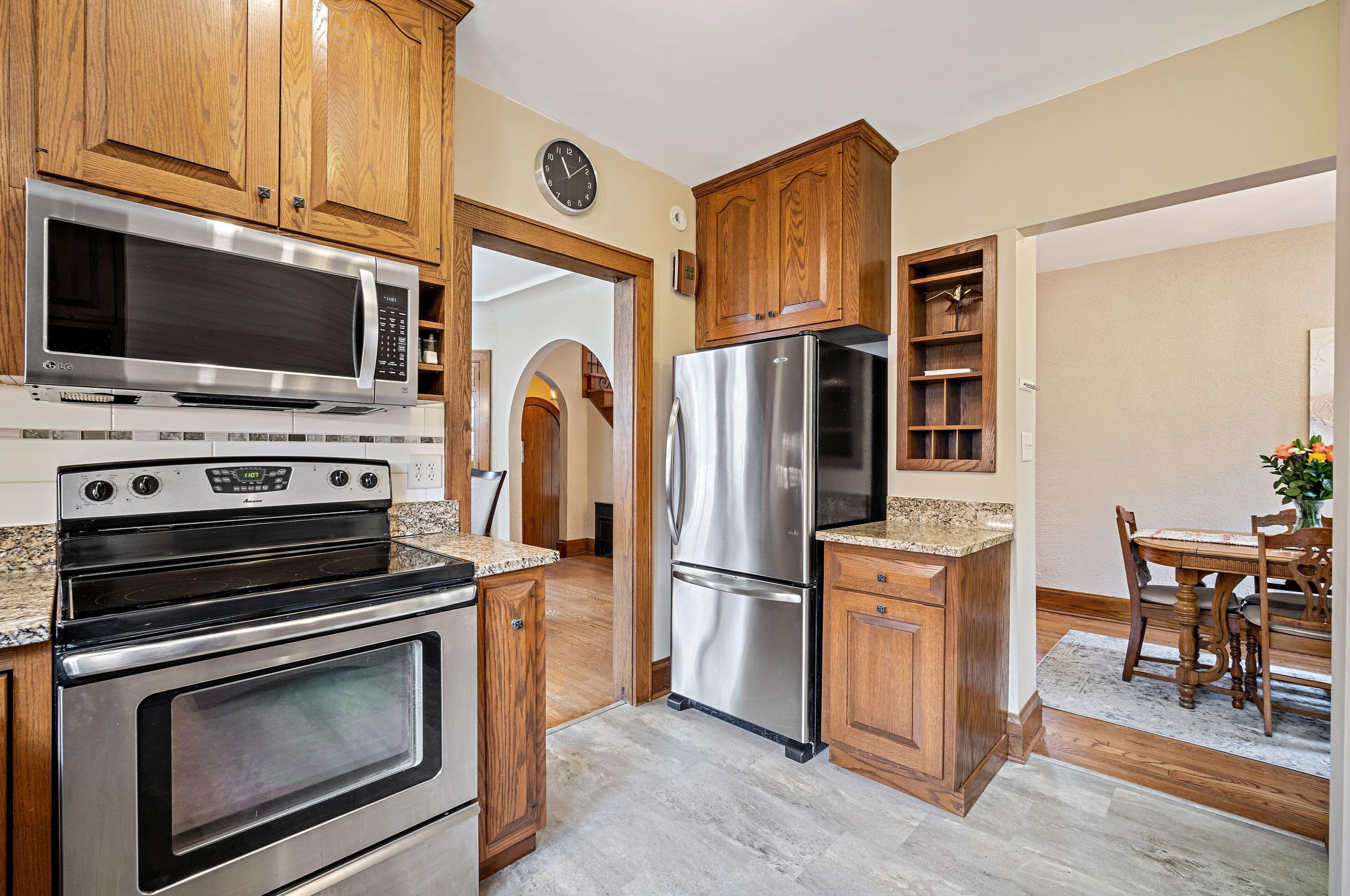 712 Lake Dr, South Milwaukee, WI 53172-1709