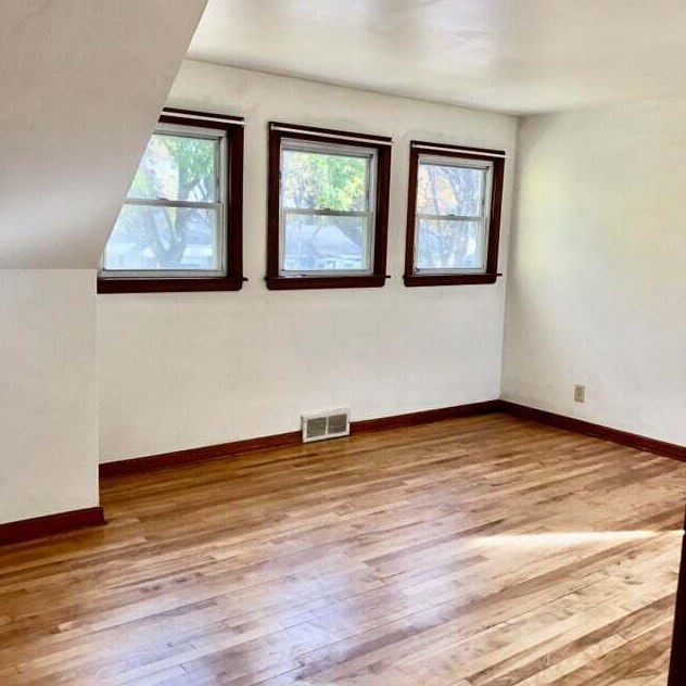 3139 N 87th St #3137 Upper, Milwaukee, WI 53222