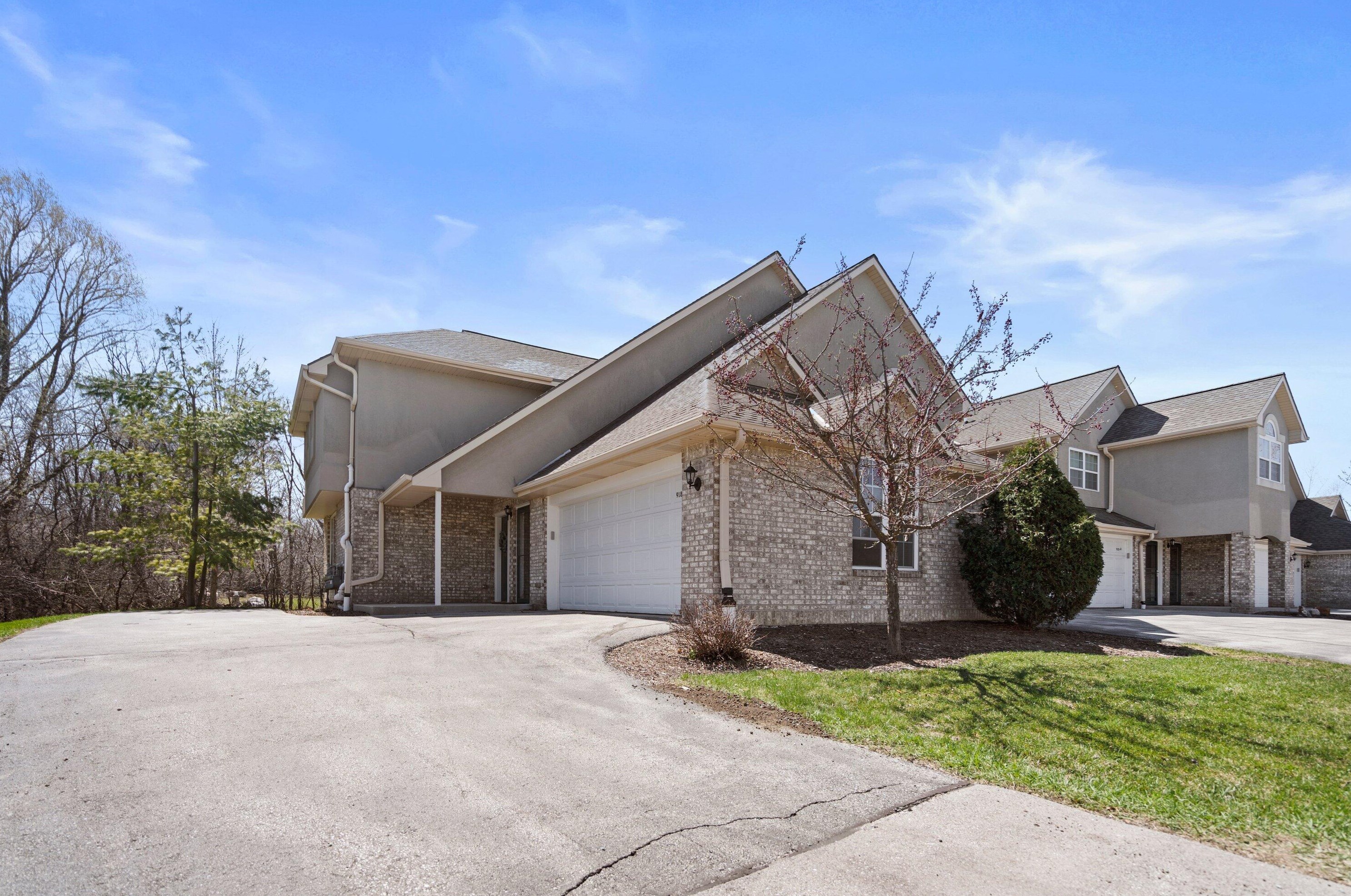 9185 W Elm Ct #a, Hales Corners, WI 53132