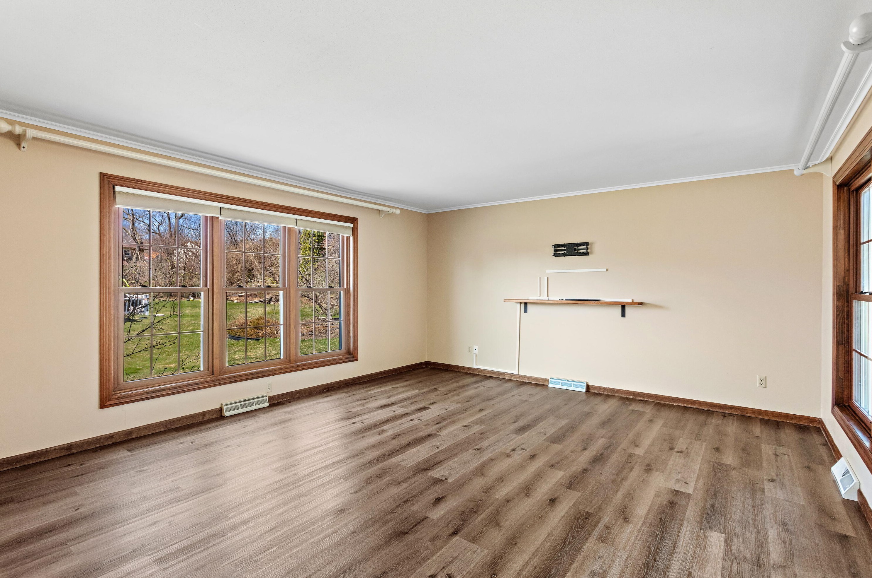 11830 Waterford Ave, Milwaukee WI  53228-1863 exterior