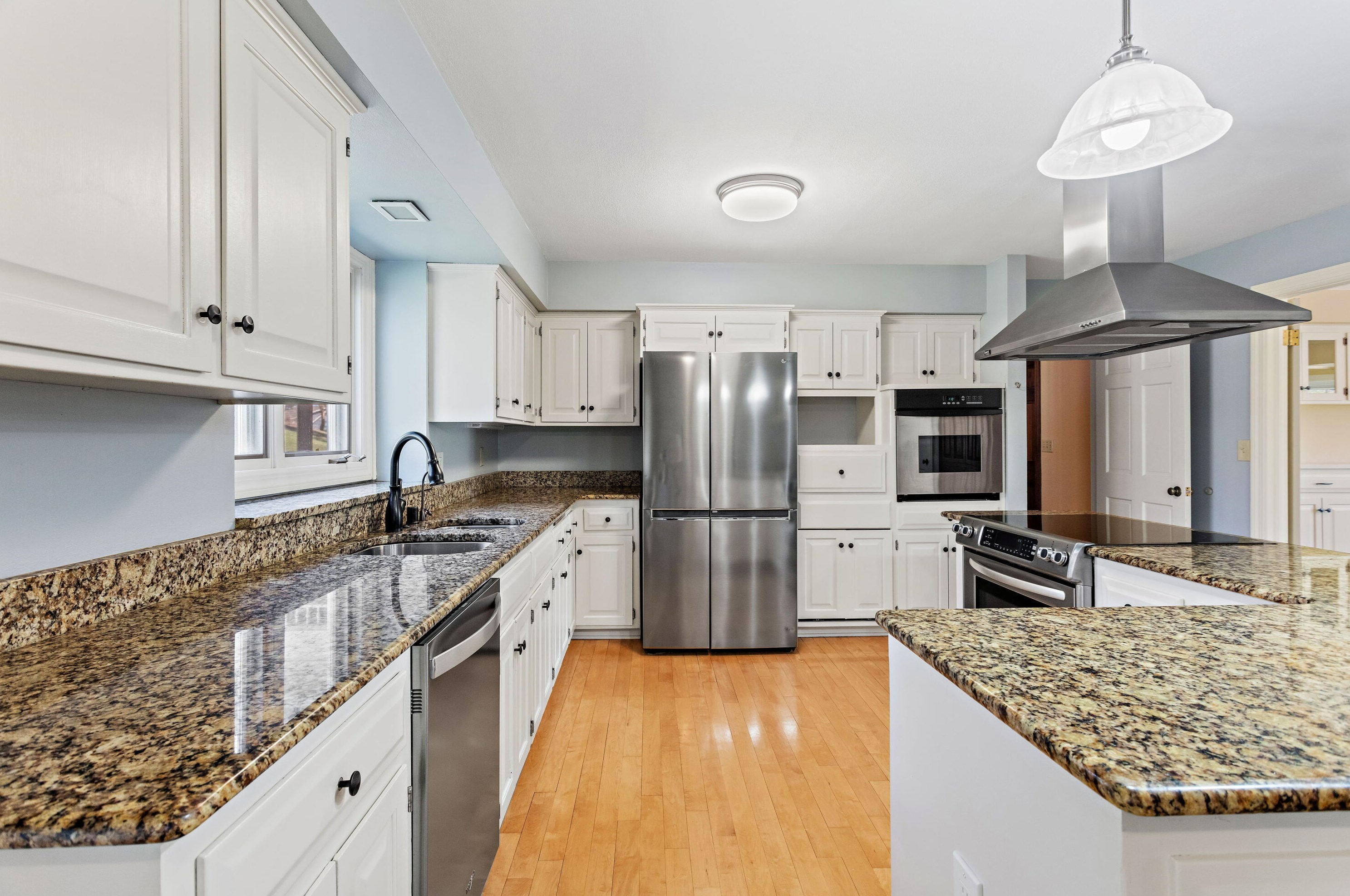 11830 Waterford Ave, Milwaukee WI  53228-1863 exterior