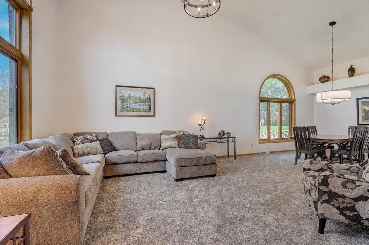 218 N Taliesin Rd, Wales, WI 53183