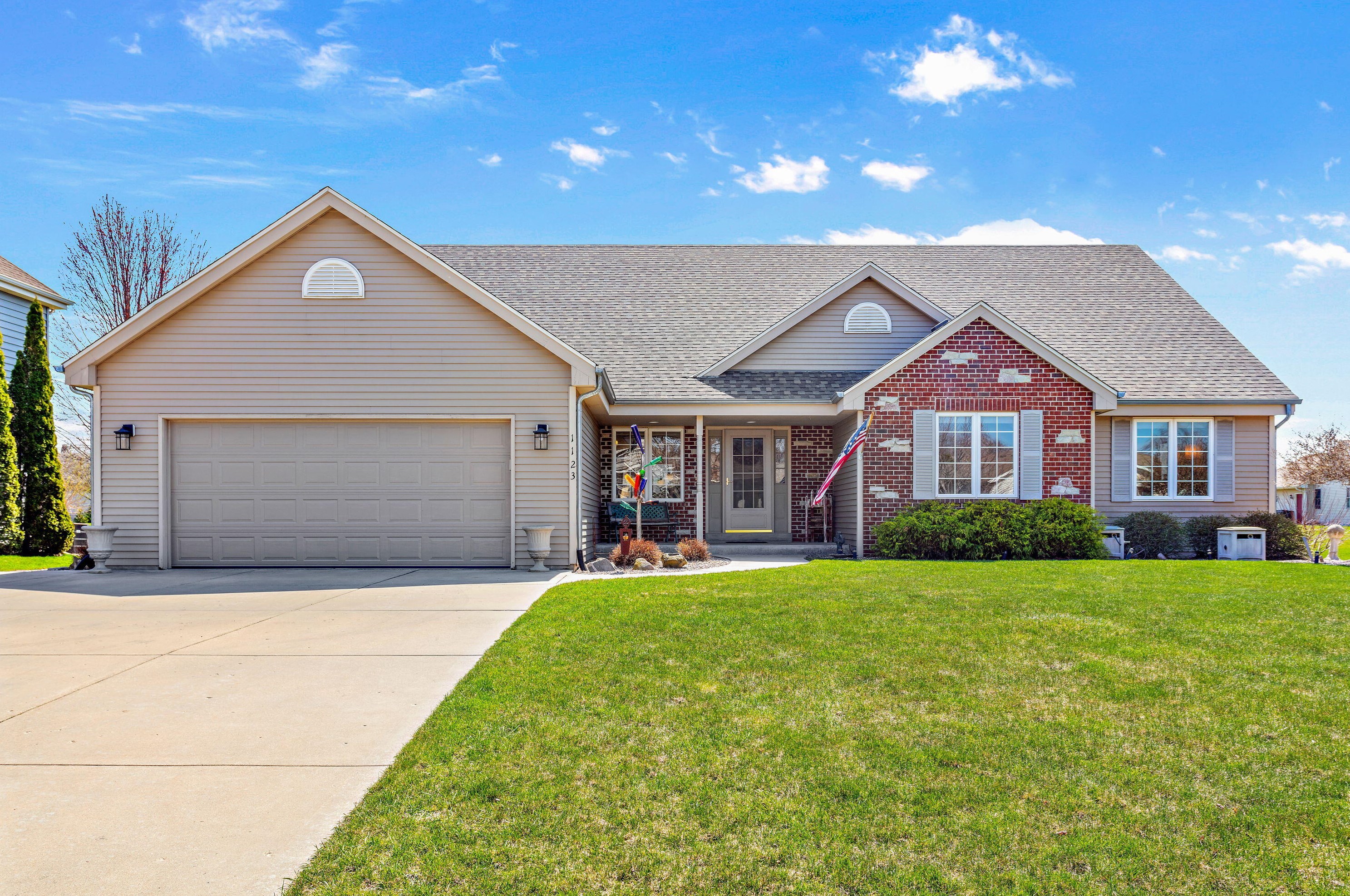 1123 Sundance Ln, Racine, WI 53402-6105