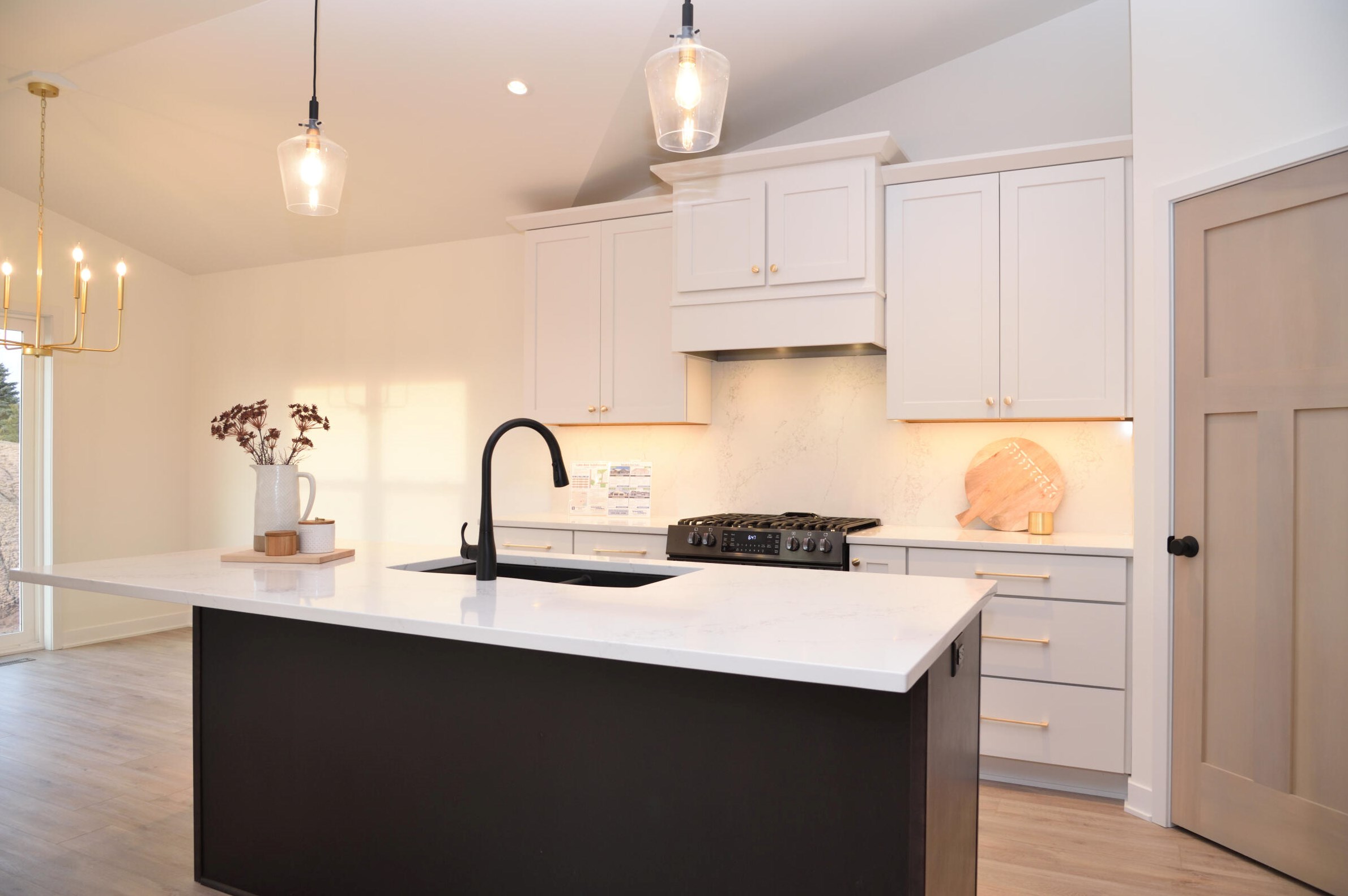 1920 Vincent Dr, Sheboygan WI  53081-8577 exterior